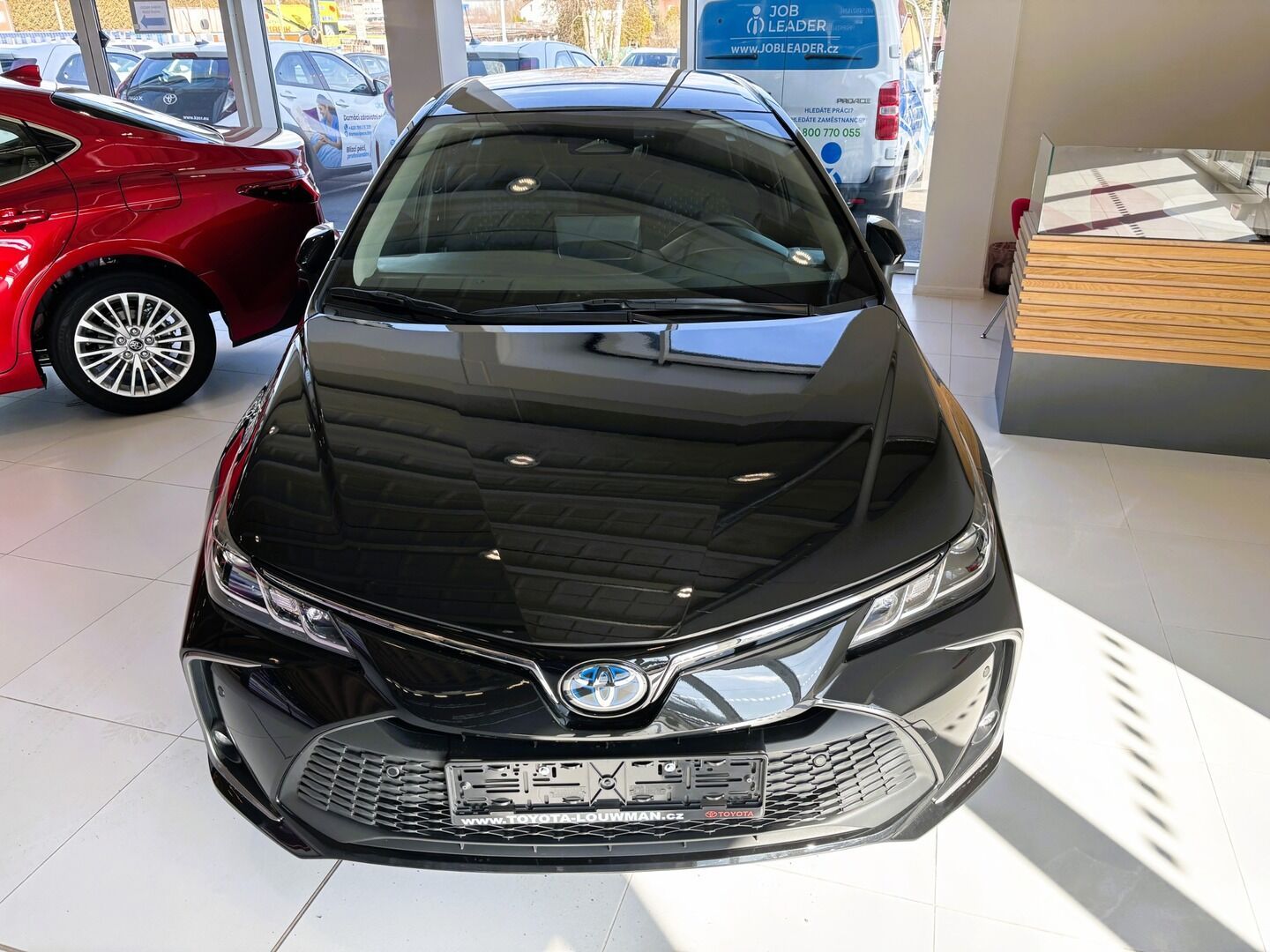 Toyota Corolla, 1,8   SD Comfort HEV - fotka 2