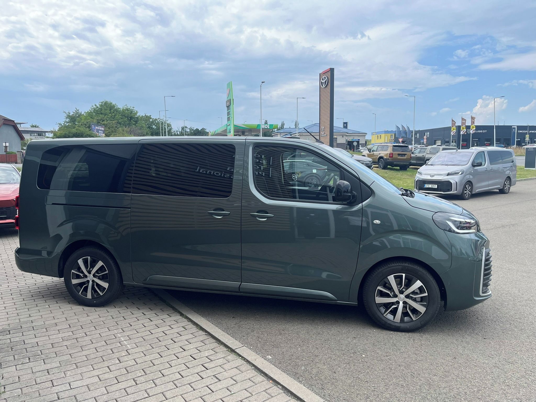 Toyota Proace Verso, 2.2L Business TAŽNÉ - fotka 4