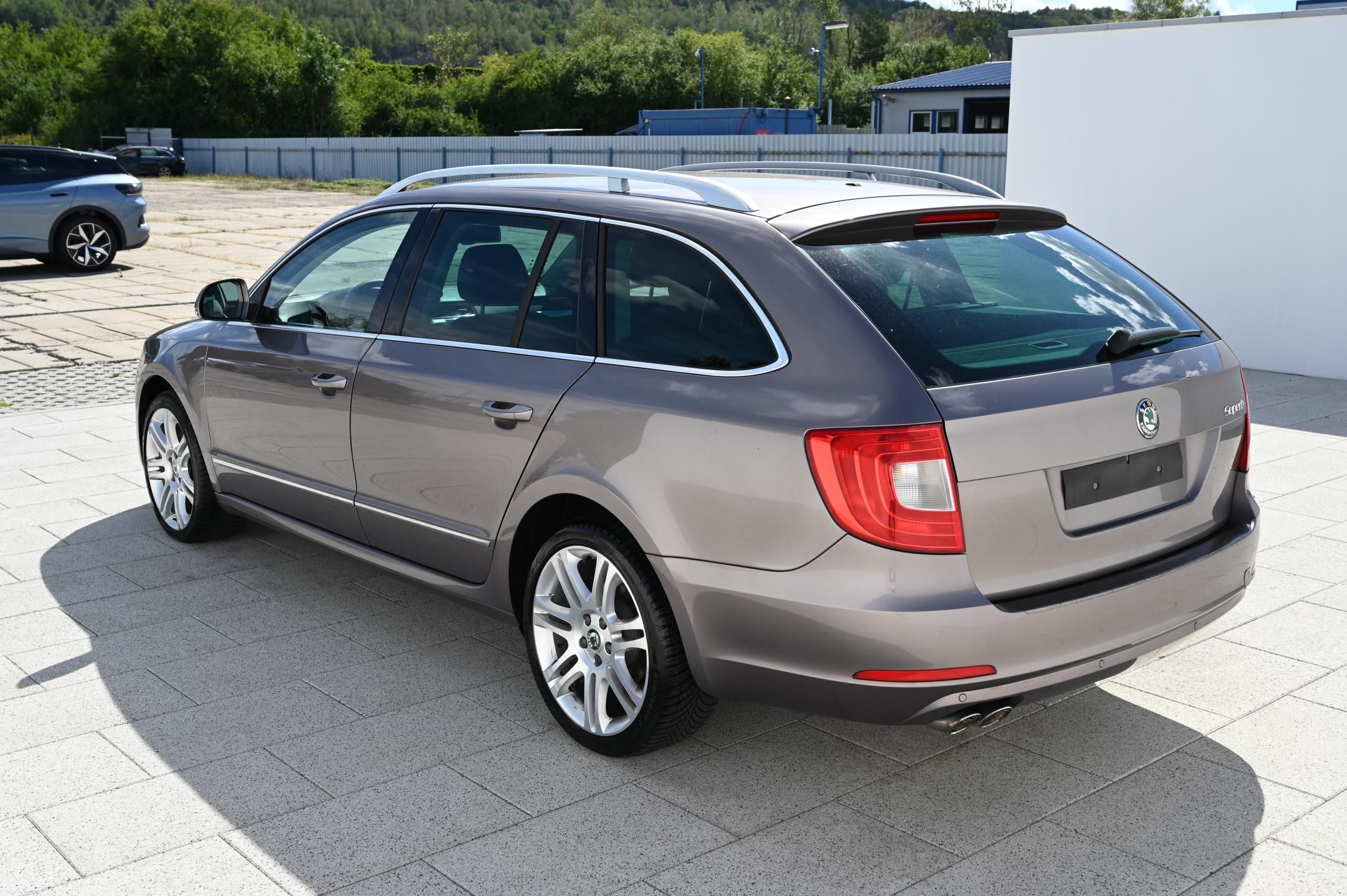 Škoda Superb, 2.0TDI 125KW DSG 3/2011 - fotka 6
