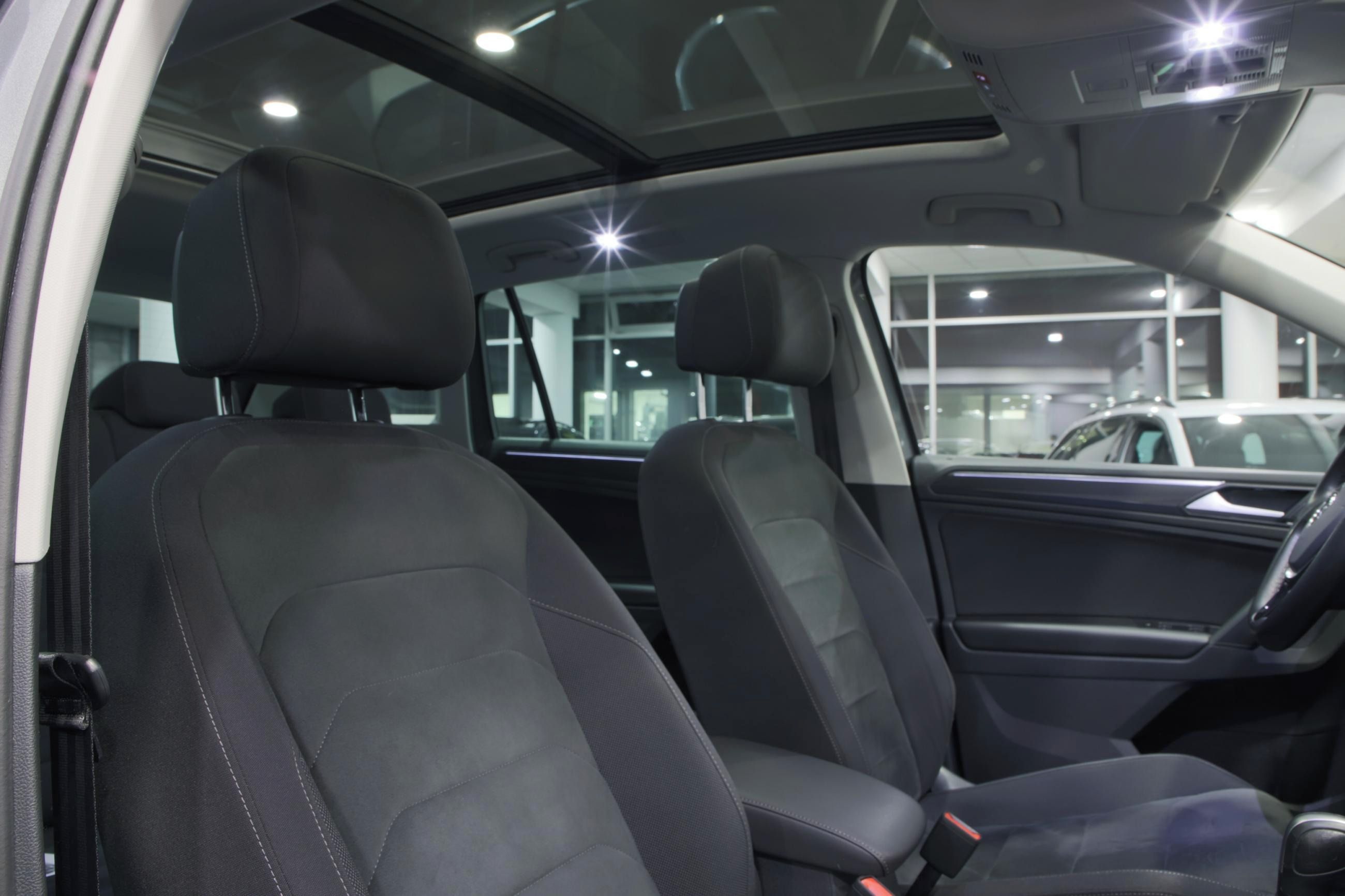 Volkswagen Tiguan, Prodám Volkswagen Tiguan Highl - fotka 5