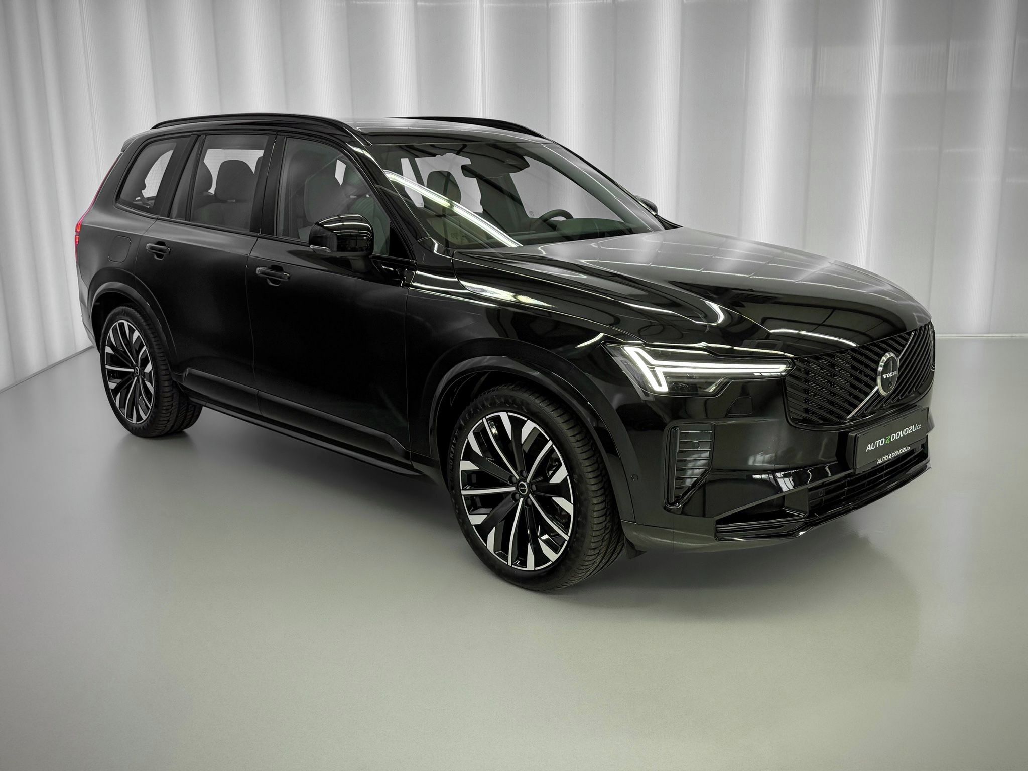 Volvo XC90, T8 AWD DARK PLUS, CHARCOAL, VZ - fotka 3