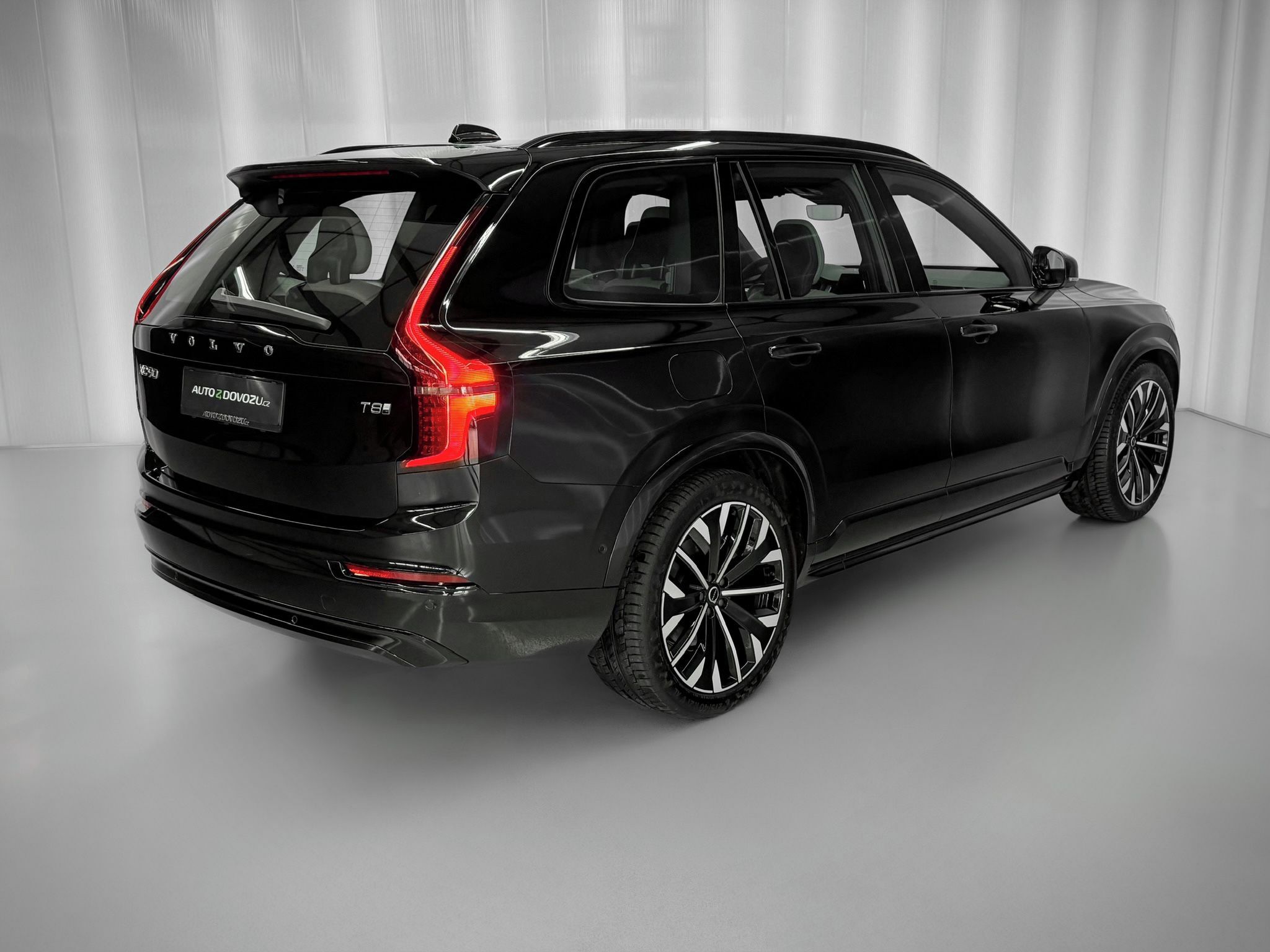 Volvo XC90, T8 AWD DARK PLUS, CHARCOAL, VZ - fotka 6