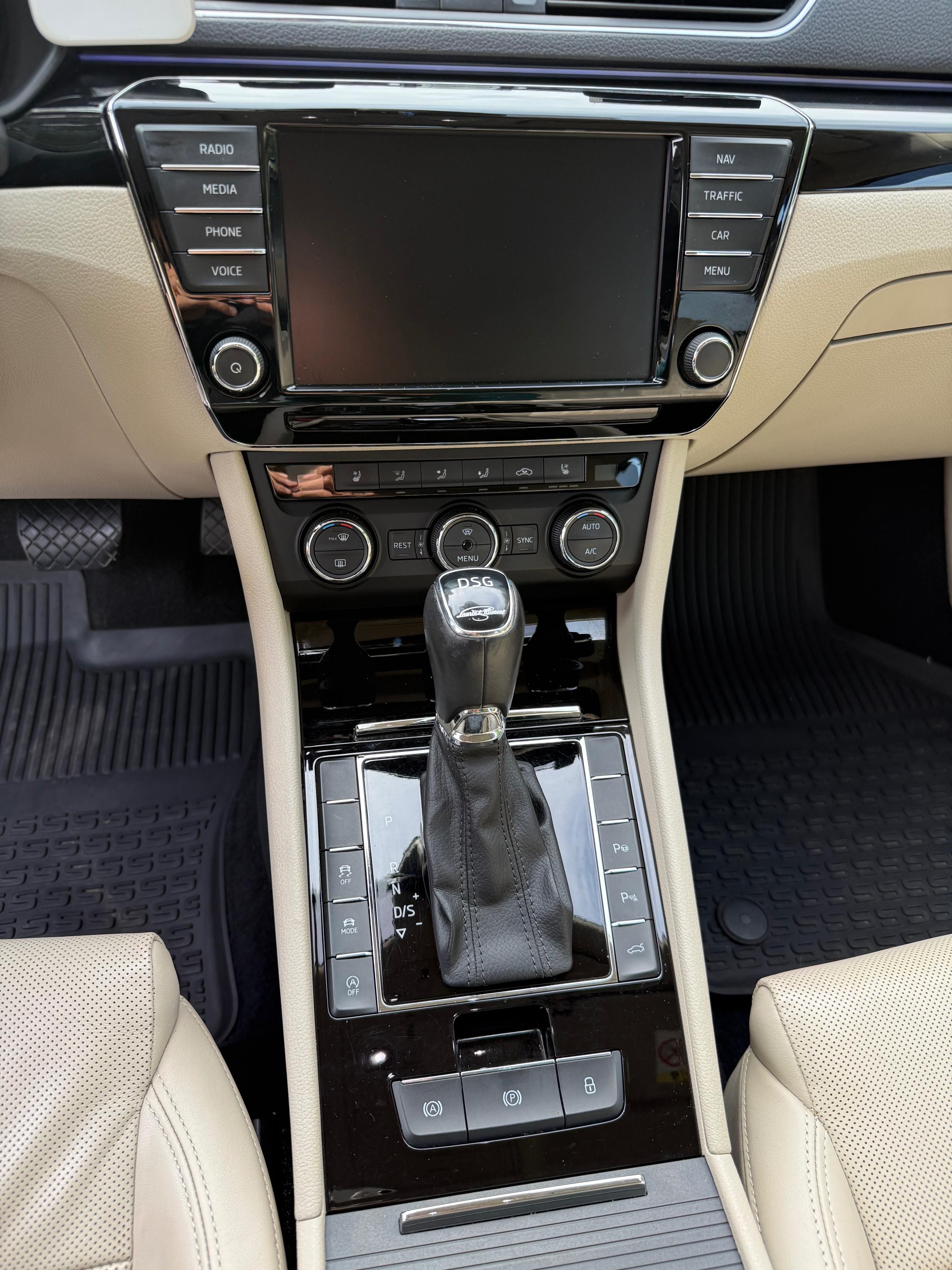Škoda Superb, 2.0 tsi L&K 206kw - fotka 4
