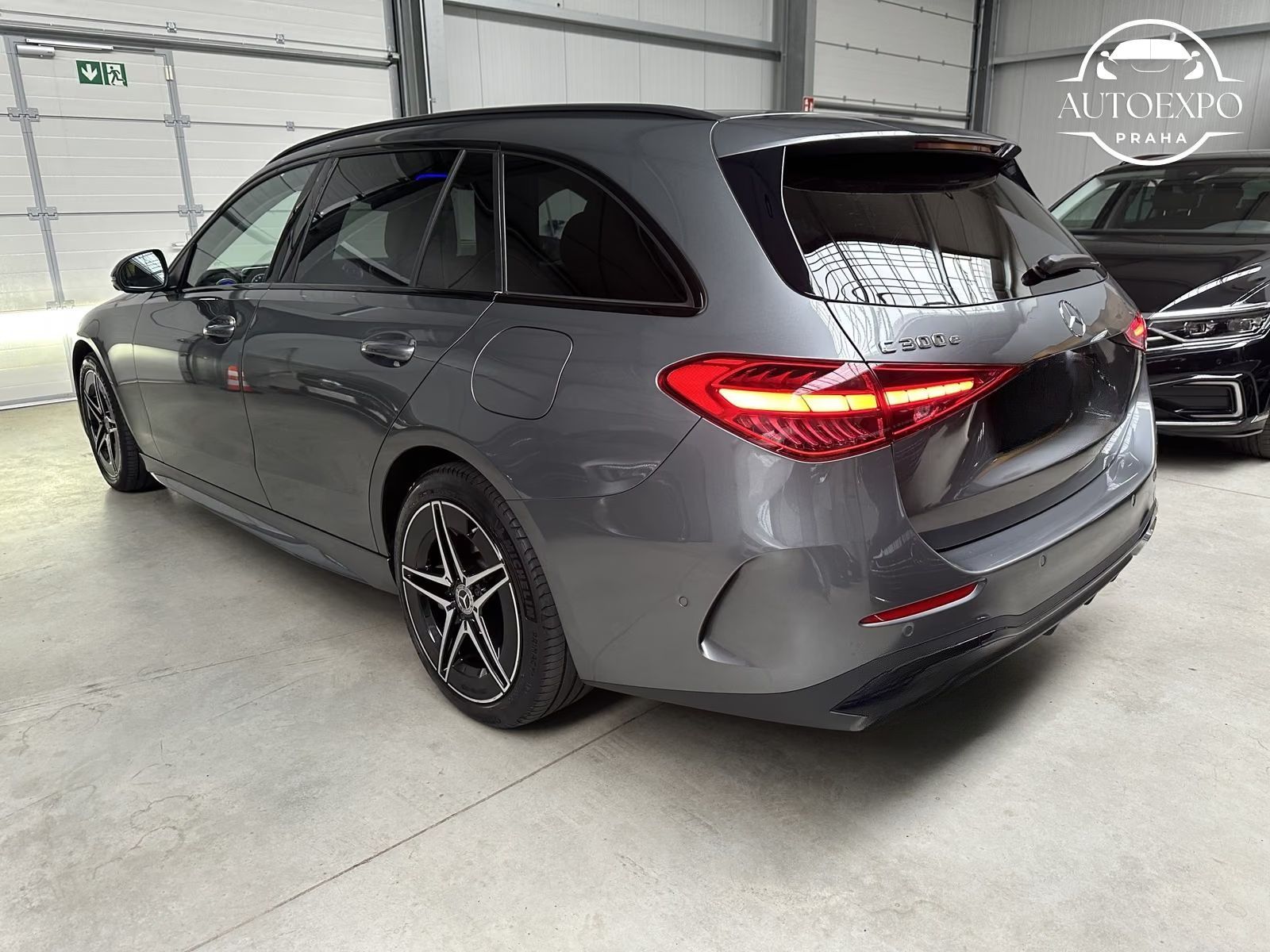 Mercedes-Benz Třídy C, 300e AMG Night*360*PANORAMA - fotka 4