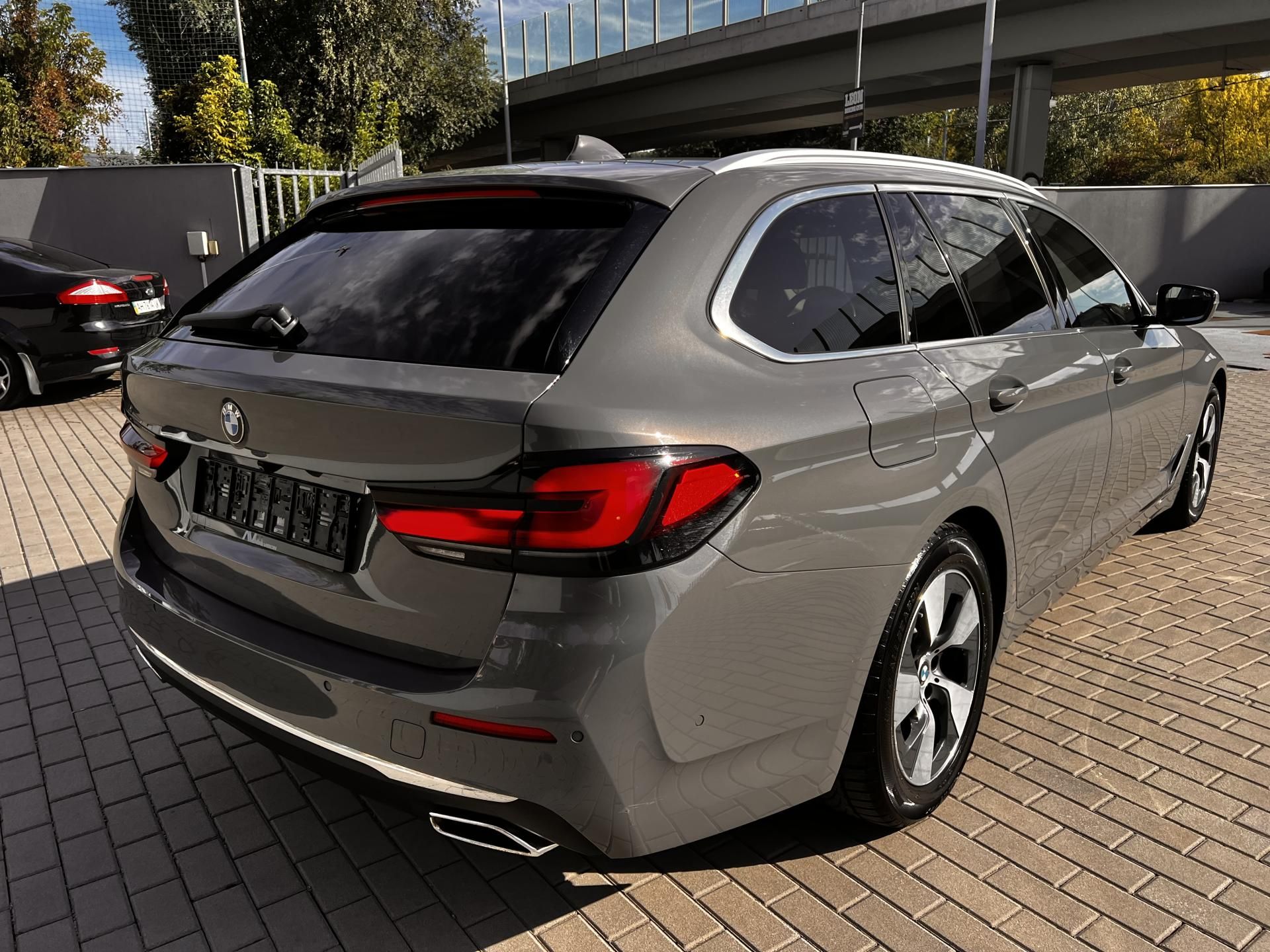 BMW Řada 5, 520d xDrive Kam HUD - fotka 3