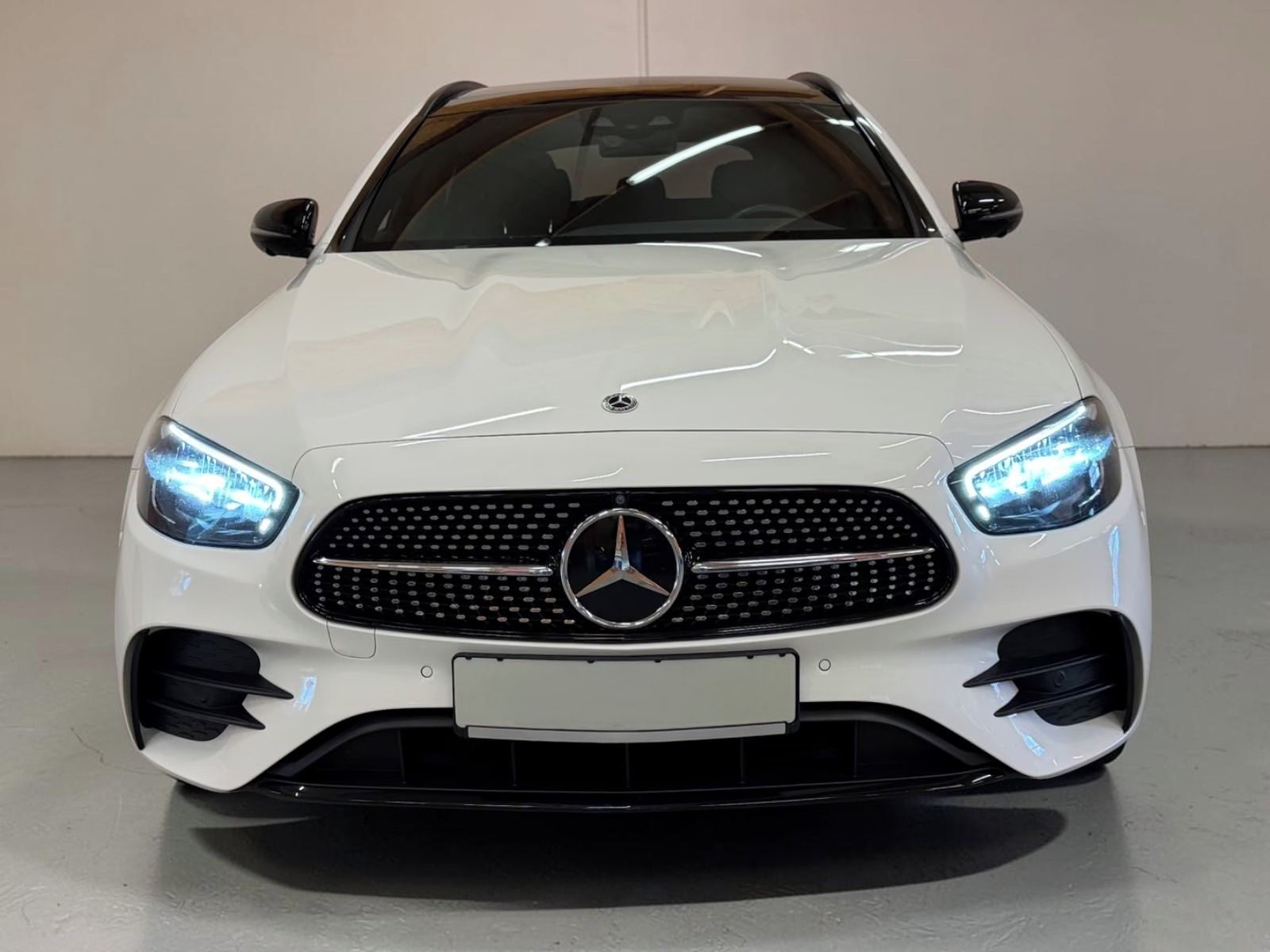 Mercedes-Benz Třídy E, 300d 4M*Burmester*360°*LED*AHK - fotka 2