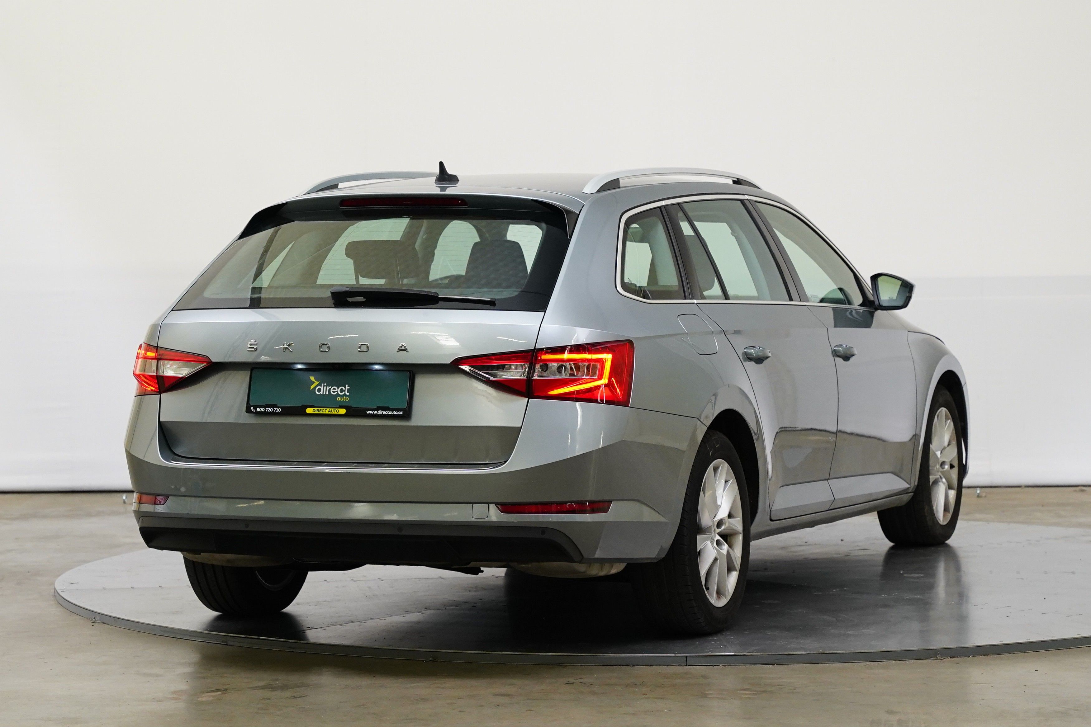 Škoda Superb, 2.0 TSI 140kW Style Combi DSG - fotka 2