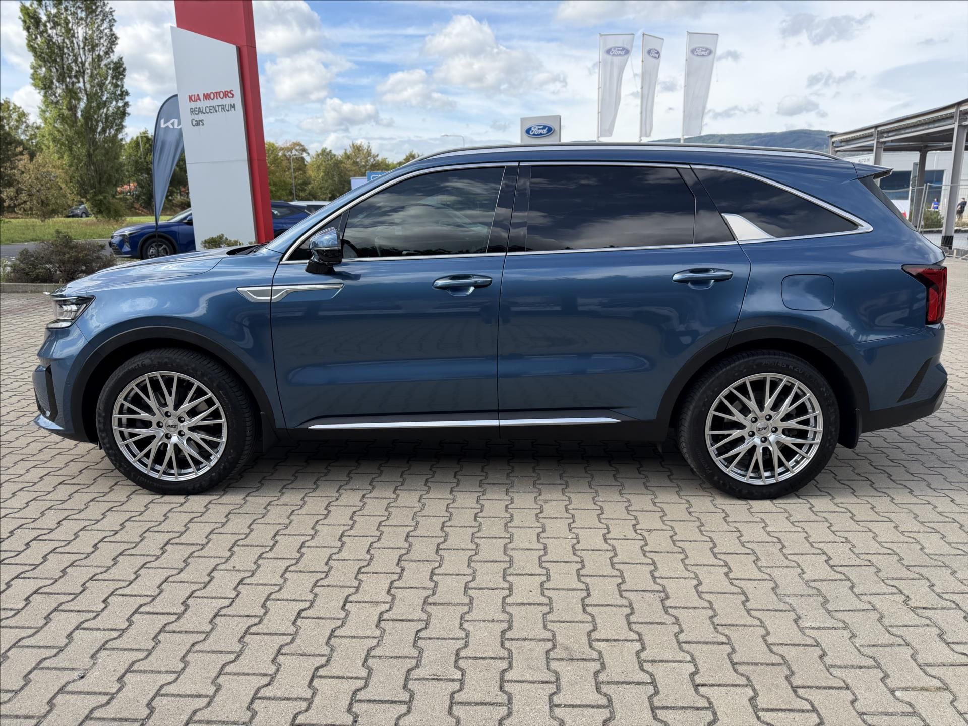 Kia Sorento, 2,2 CRDi 4x4 8AT 7Míst TOP+PNS - fotka 4