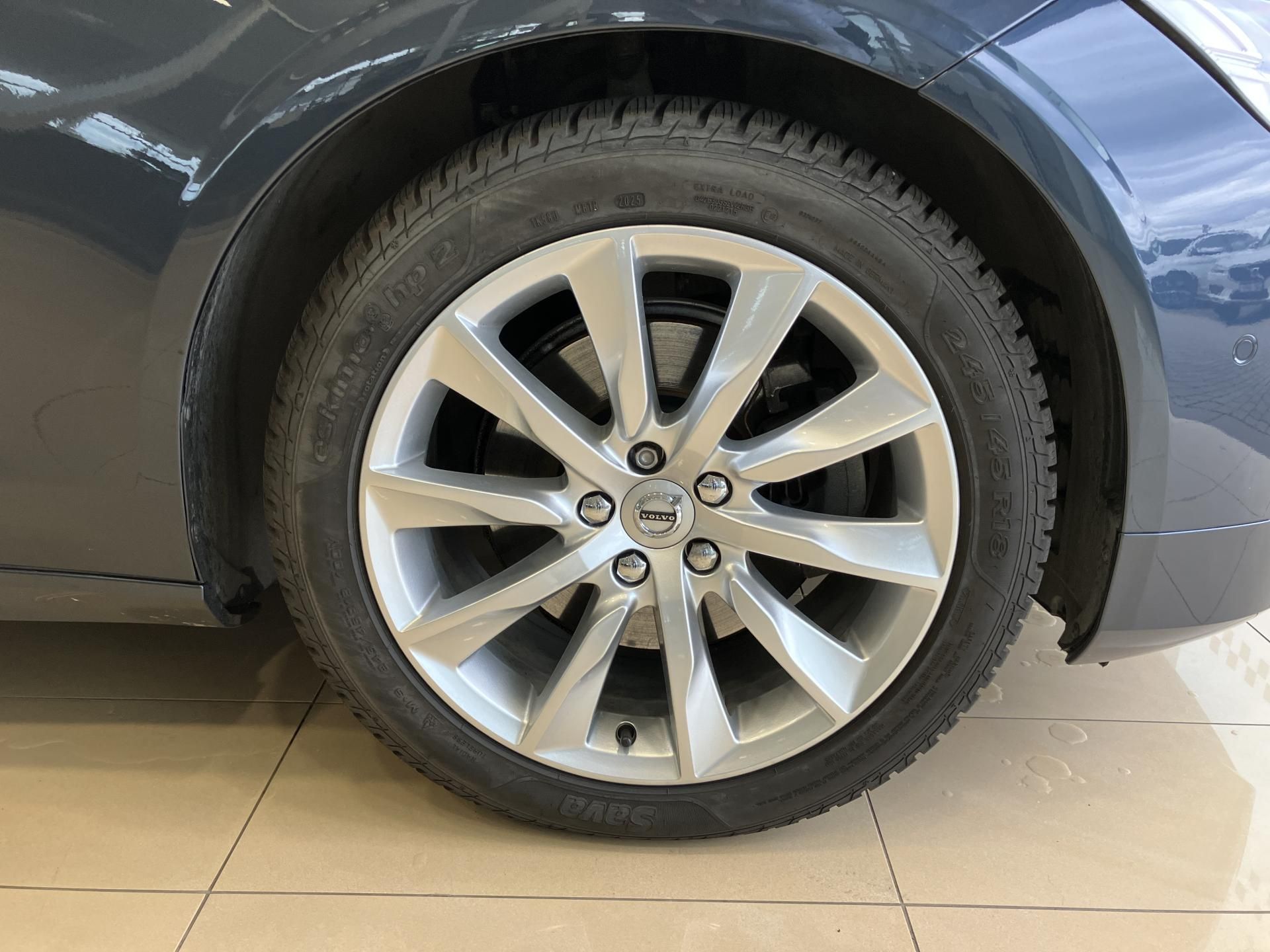 Volvo V90, B4 AWD Momentum PRO AT8, ČR - fotka 5