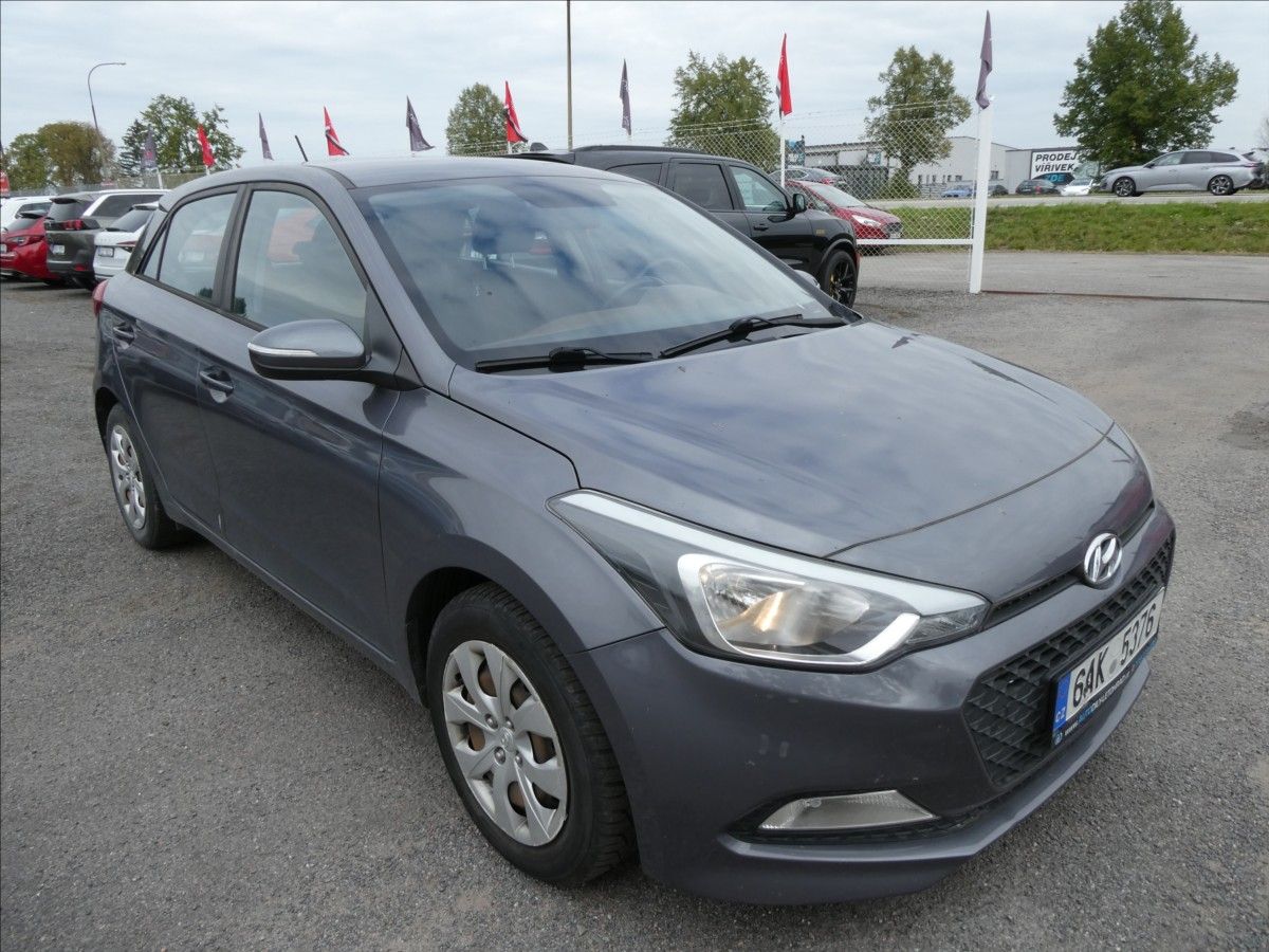 Hyundai i20, 1,2 i 55kW koupeno v ČR,klima