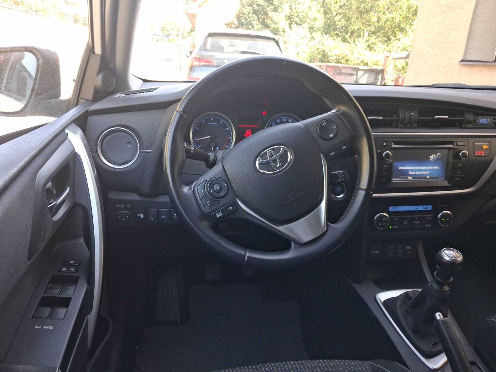 Toyota Auris, 1.6 Valvematic, ČR,1.maj - fotka 3