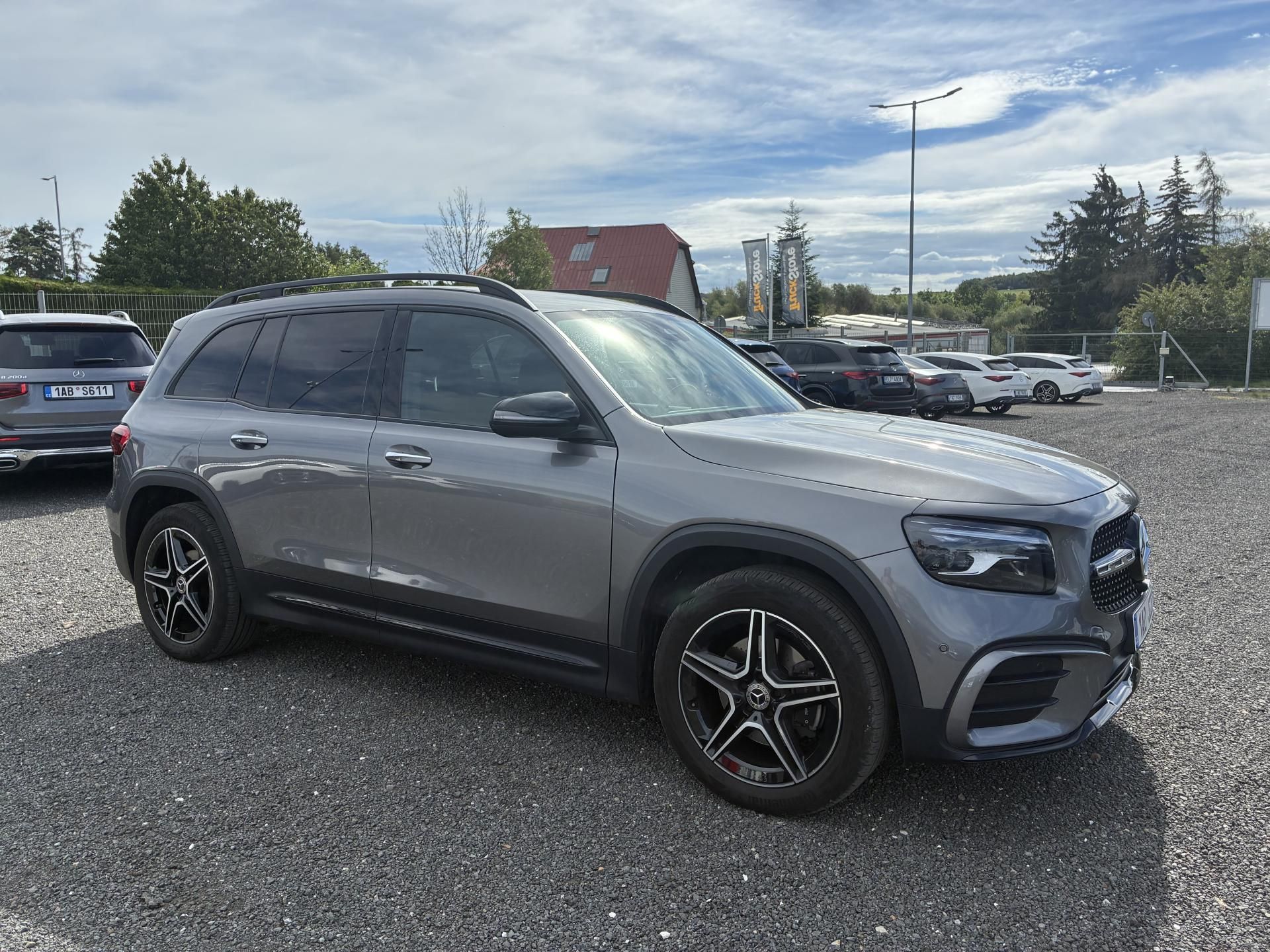 Mercedes-Benz GLB, 200d 4MATIC - fotka 2