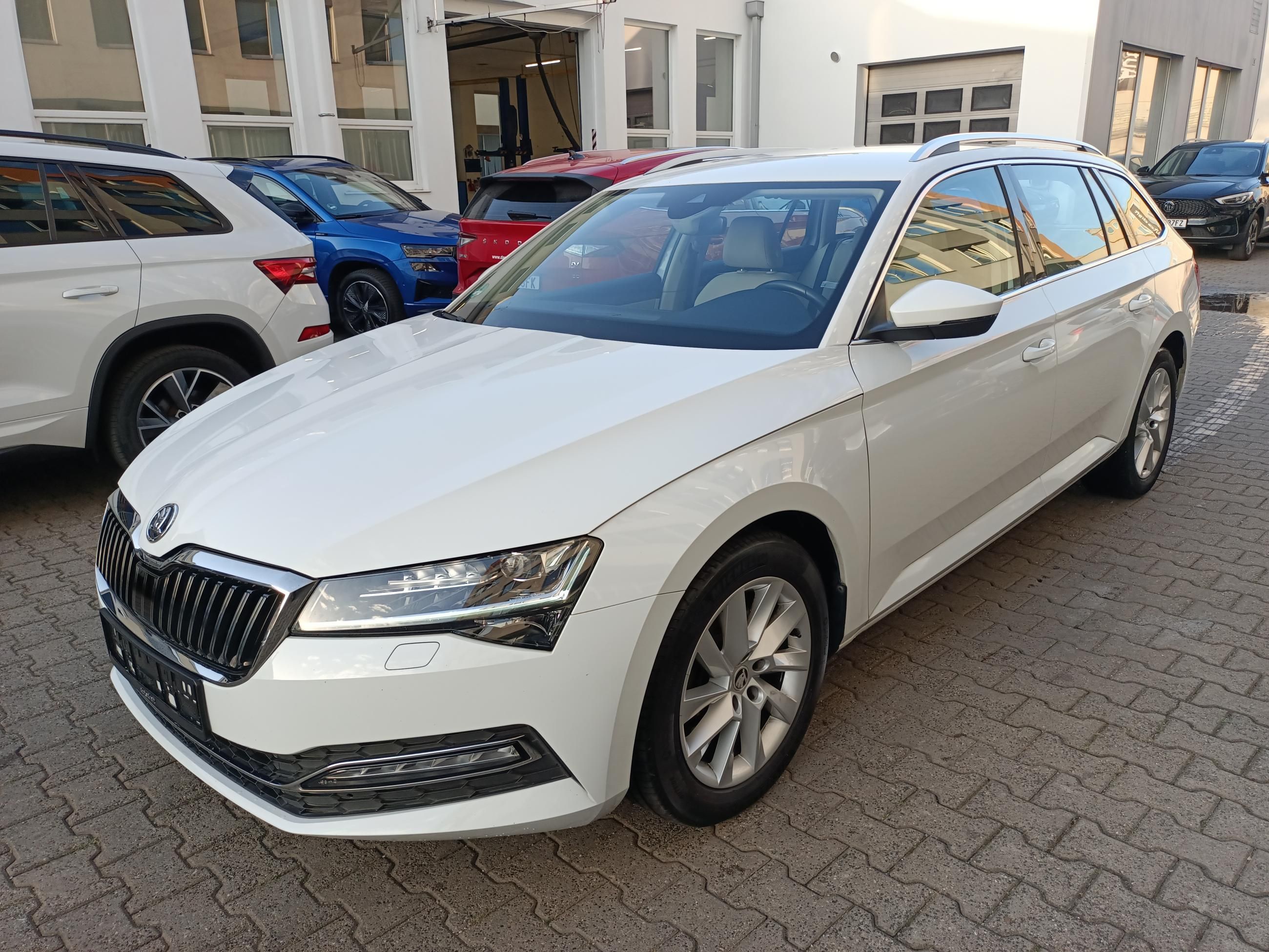 Škoda Superb, 2.0 TDI 110kW DSG Style - fotka 3