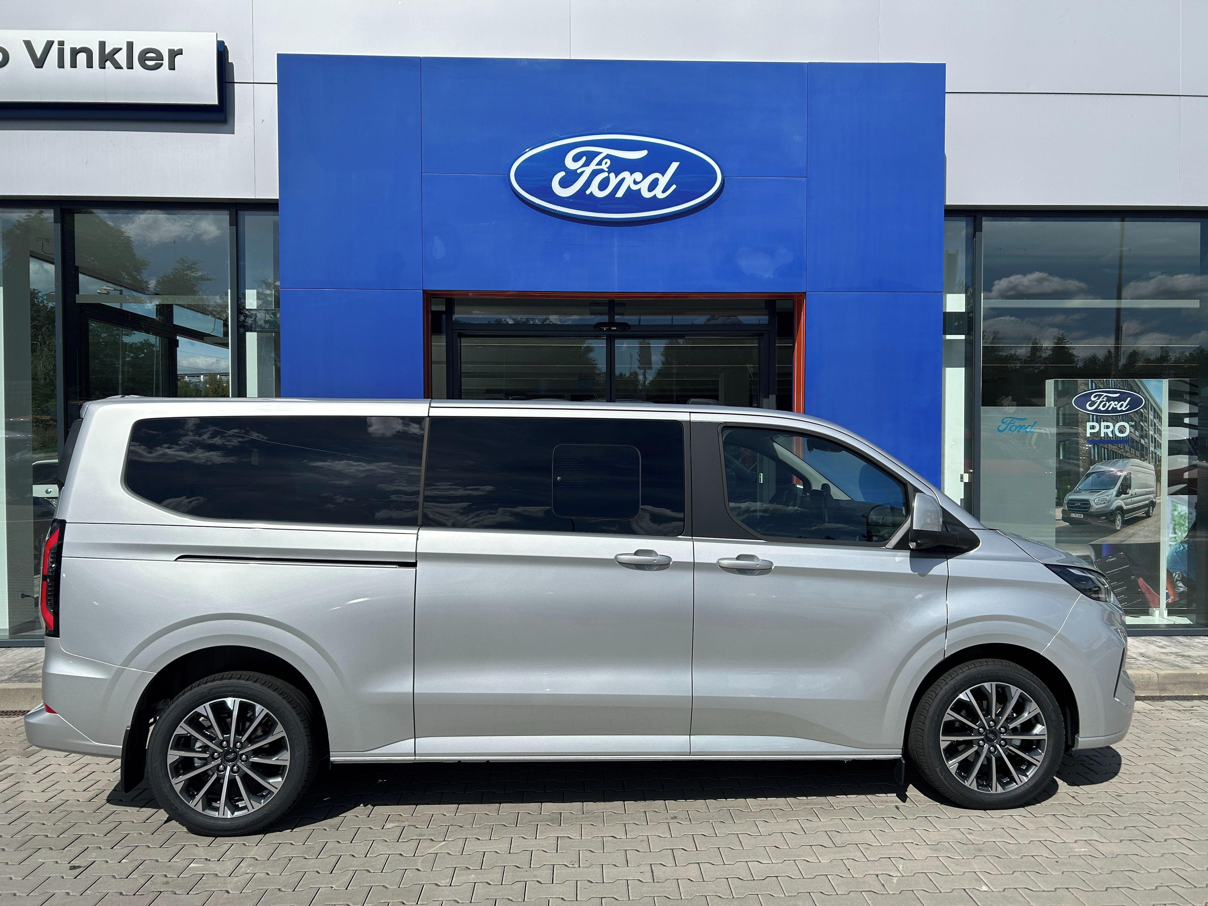Ford Tourneo Custom, Titanium X L2 2.0EcoBlue 125kW - fotka 4