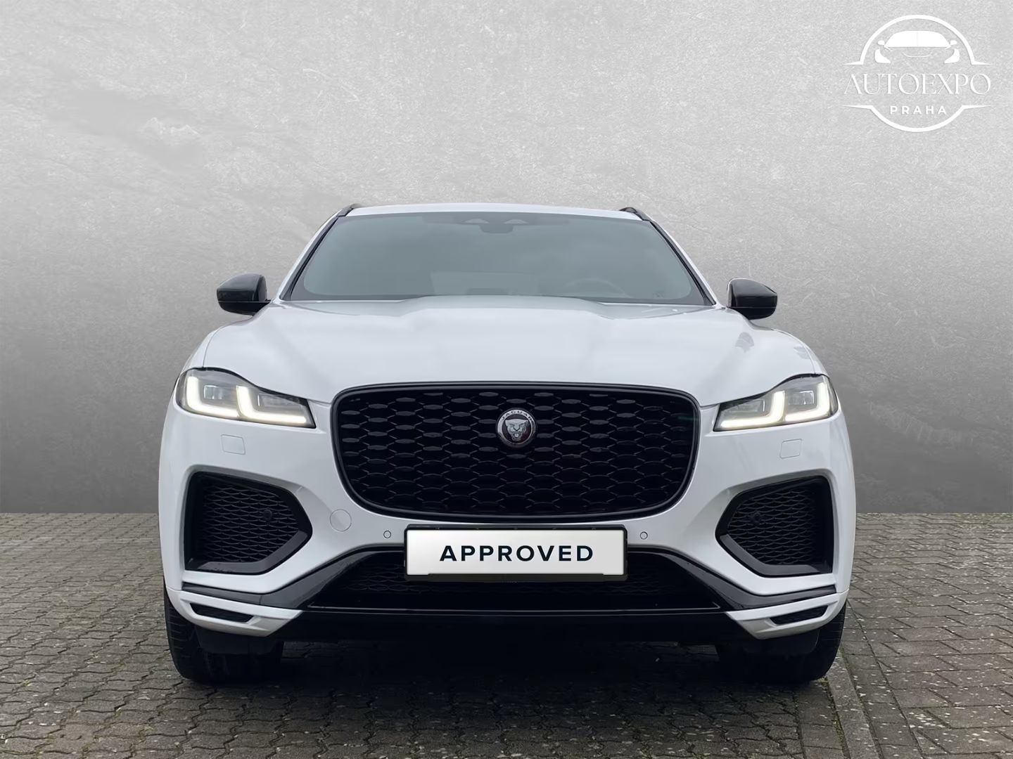 Jaguar F-Pace, D300 Sport AWD*PANORAMA*TAŽNÉ - fotka 2