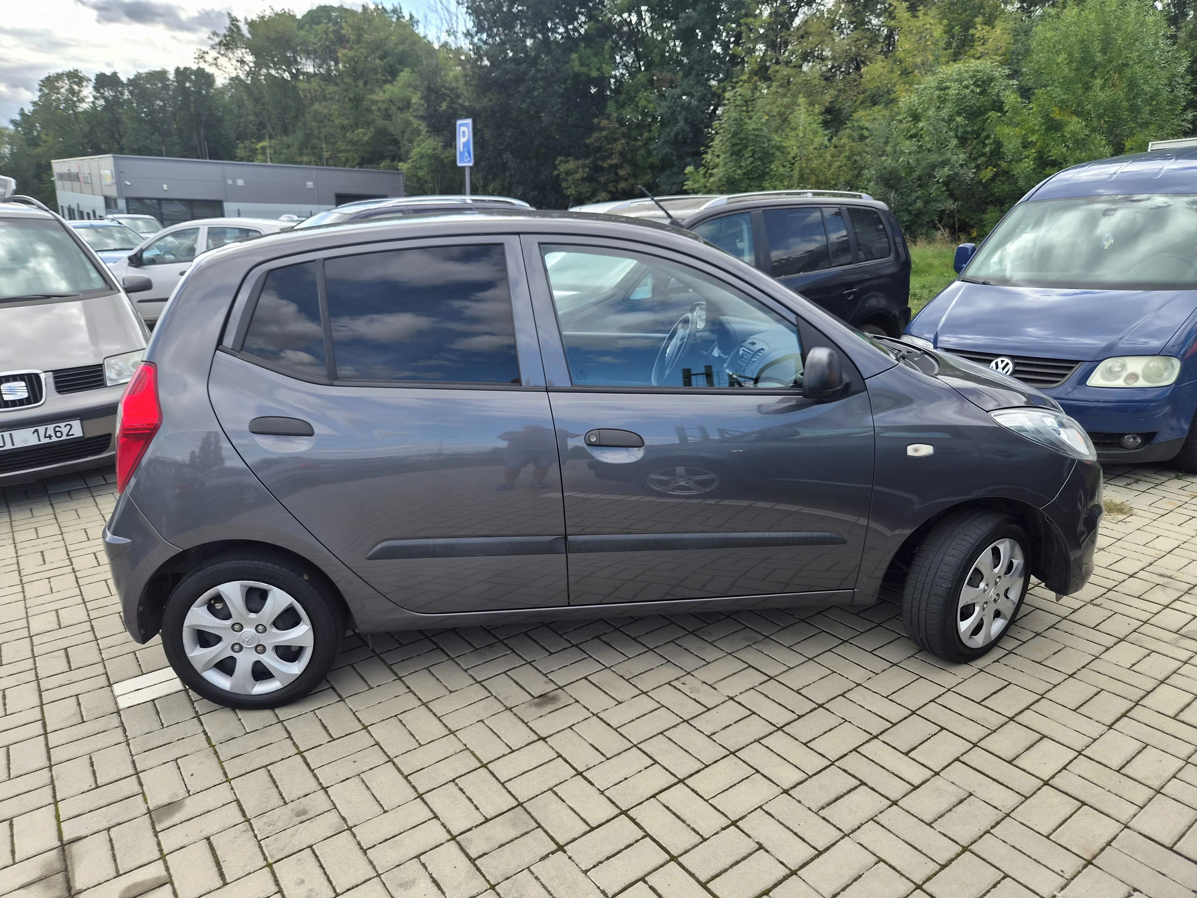 Hyundai i10, 1.1 i  serviska - fotka 3