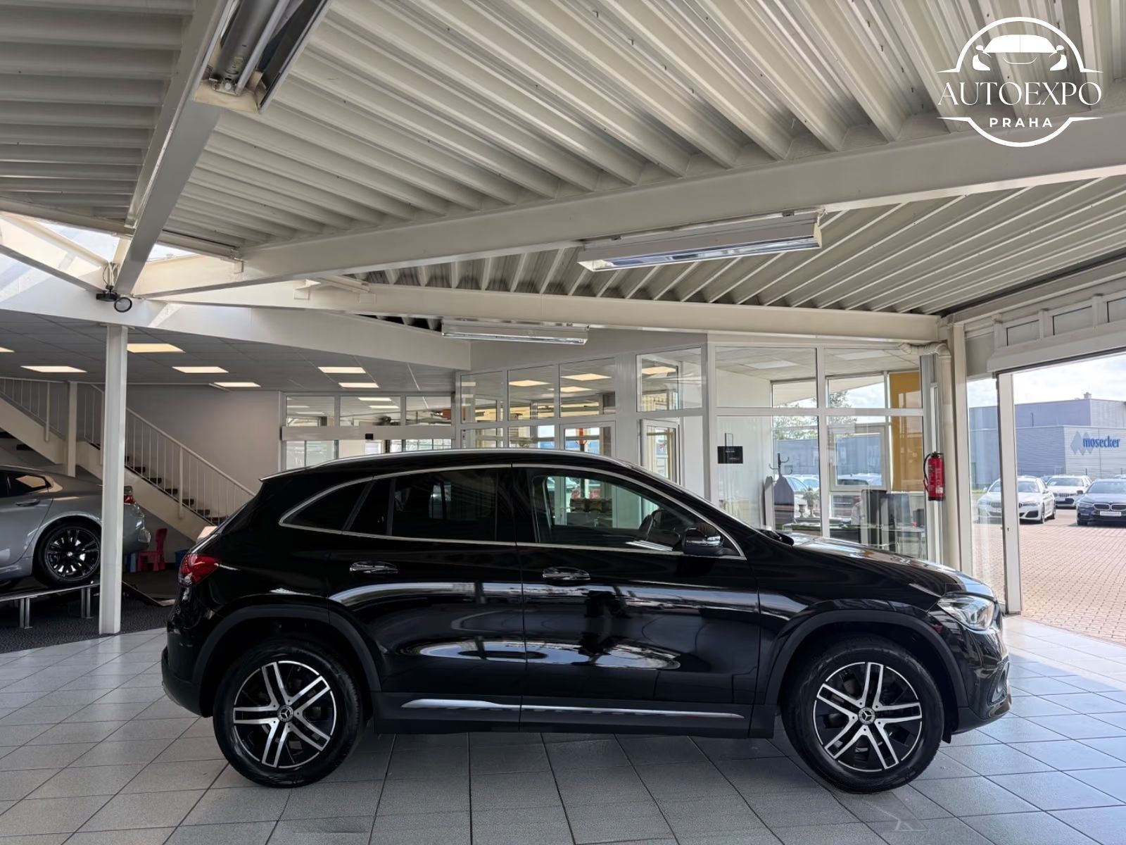 Mercedes-Benz GLA, 200d Progressive*LED*TAŽNÉ - fotka 4
