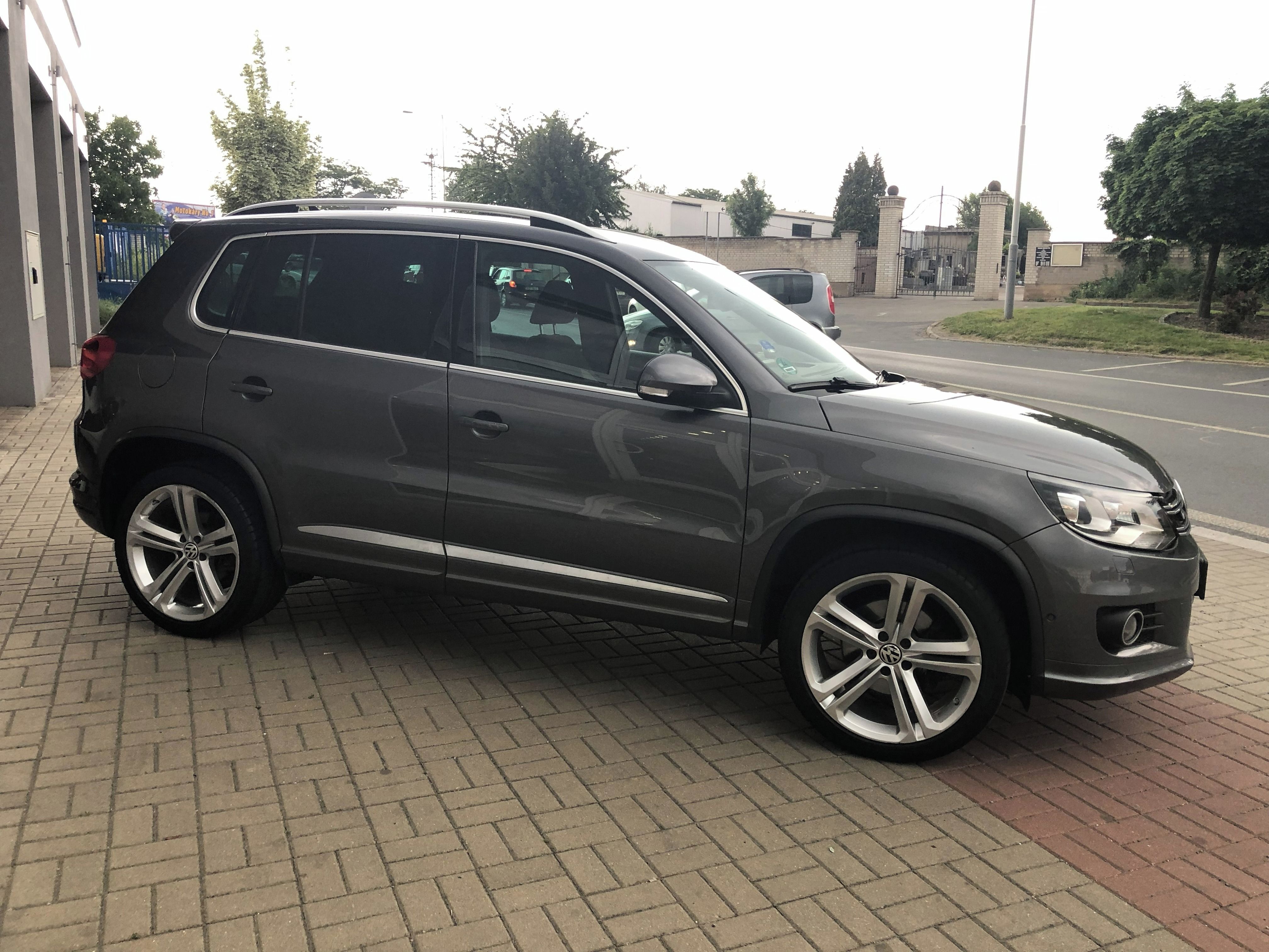 Volkswagen Tiguan, 2,0 TDI DSG R-LINE 4Motion - fotka 4