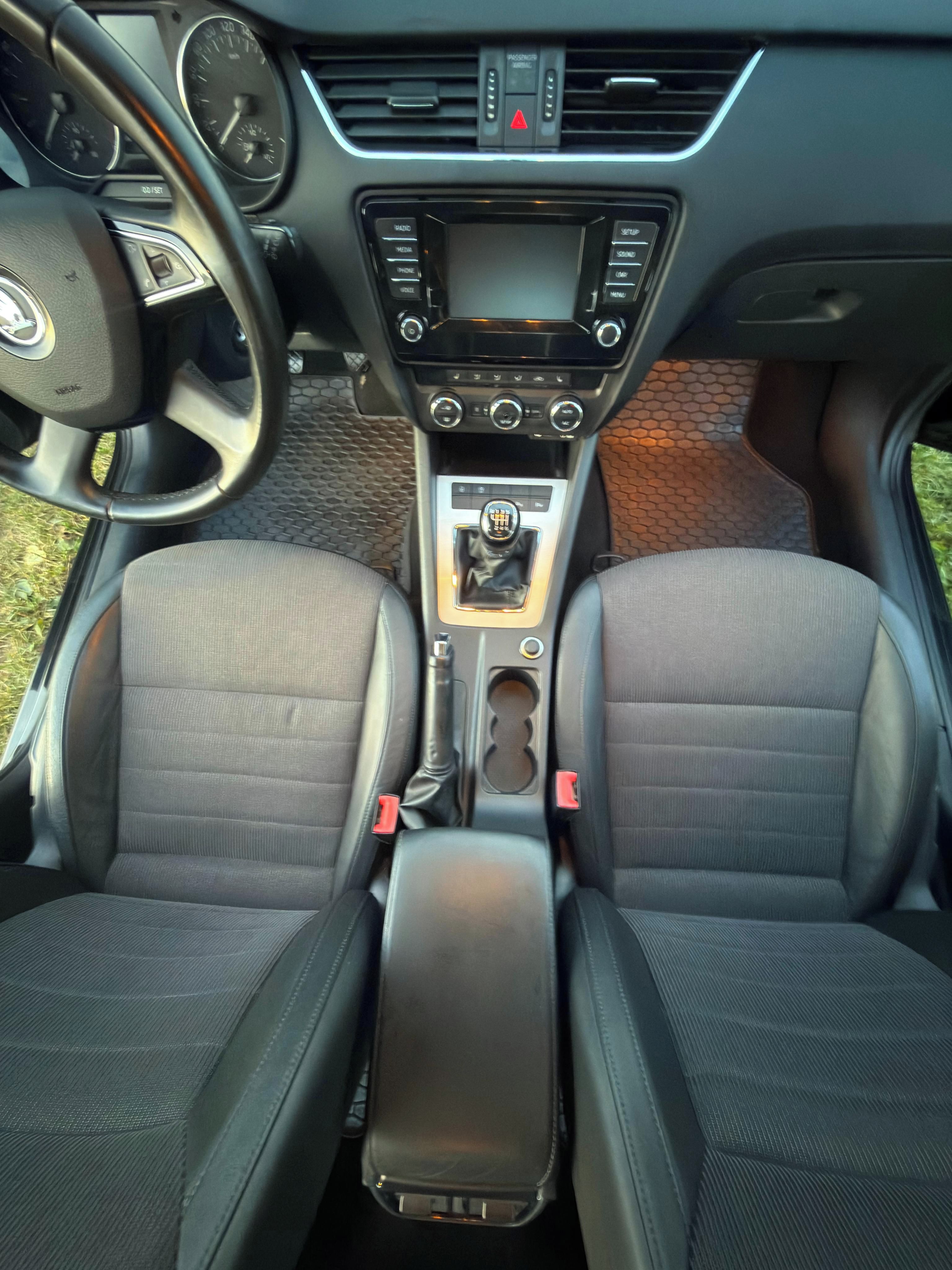 Škoda Octavia, 2TDI Elegance combi - fotka 6