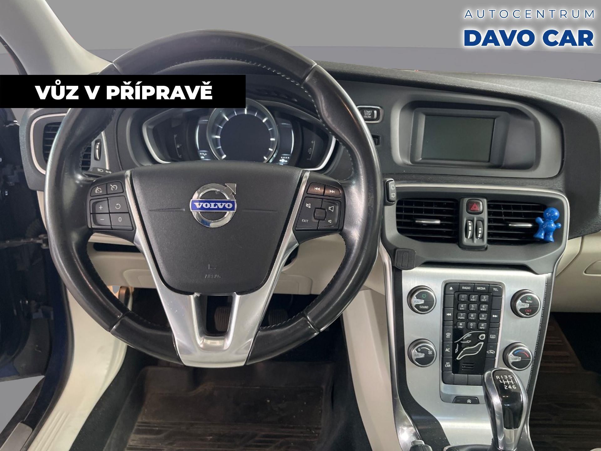 Volvo V40, 1,6 D2 115 Summum - fotka 5