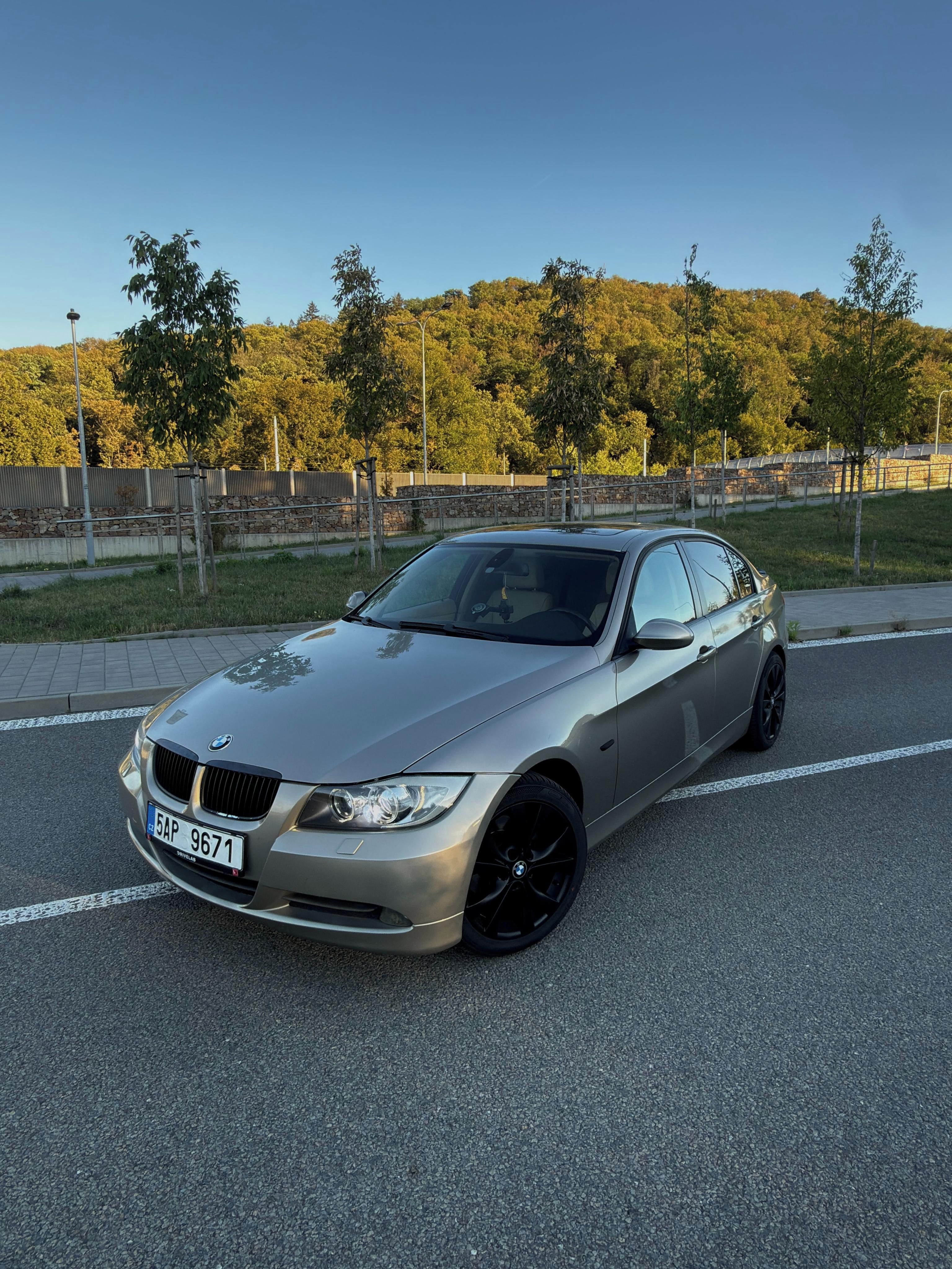 BMW Řada 3, BMW E90 320i - 2.0 Benzin