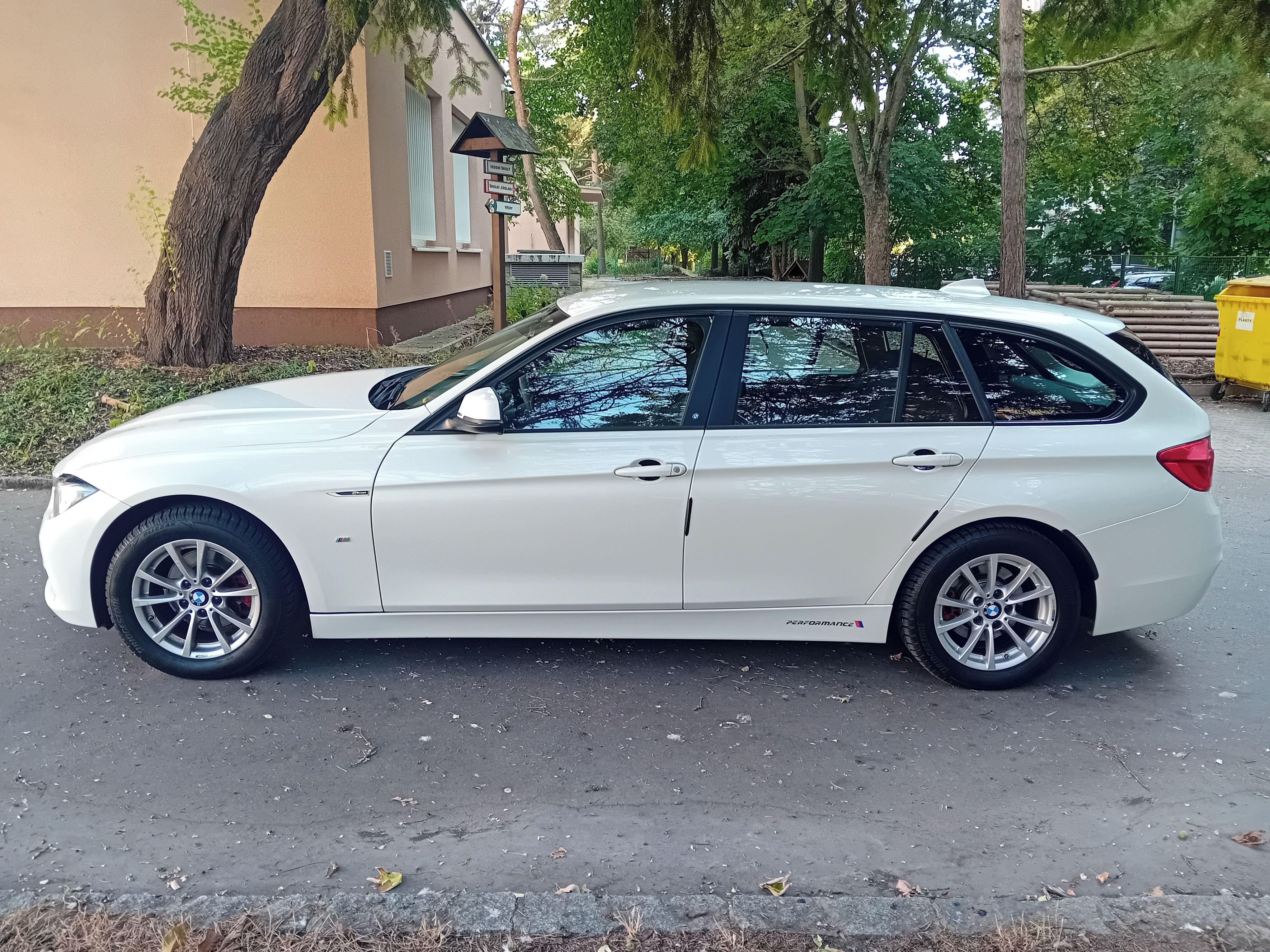 BMW Řada 3, 318d F31 - fotka 5