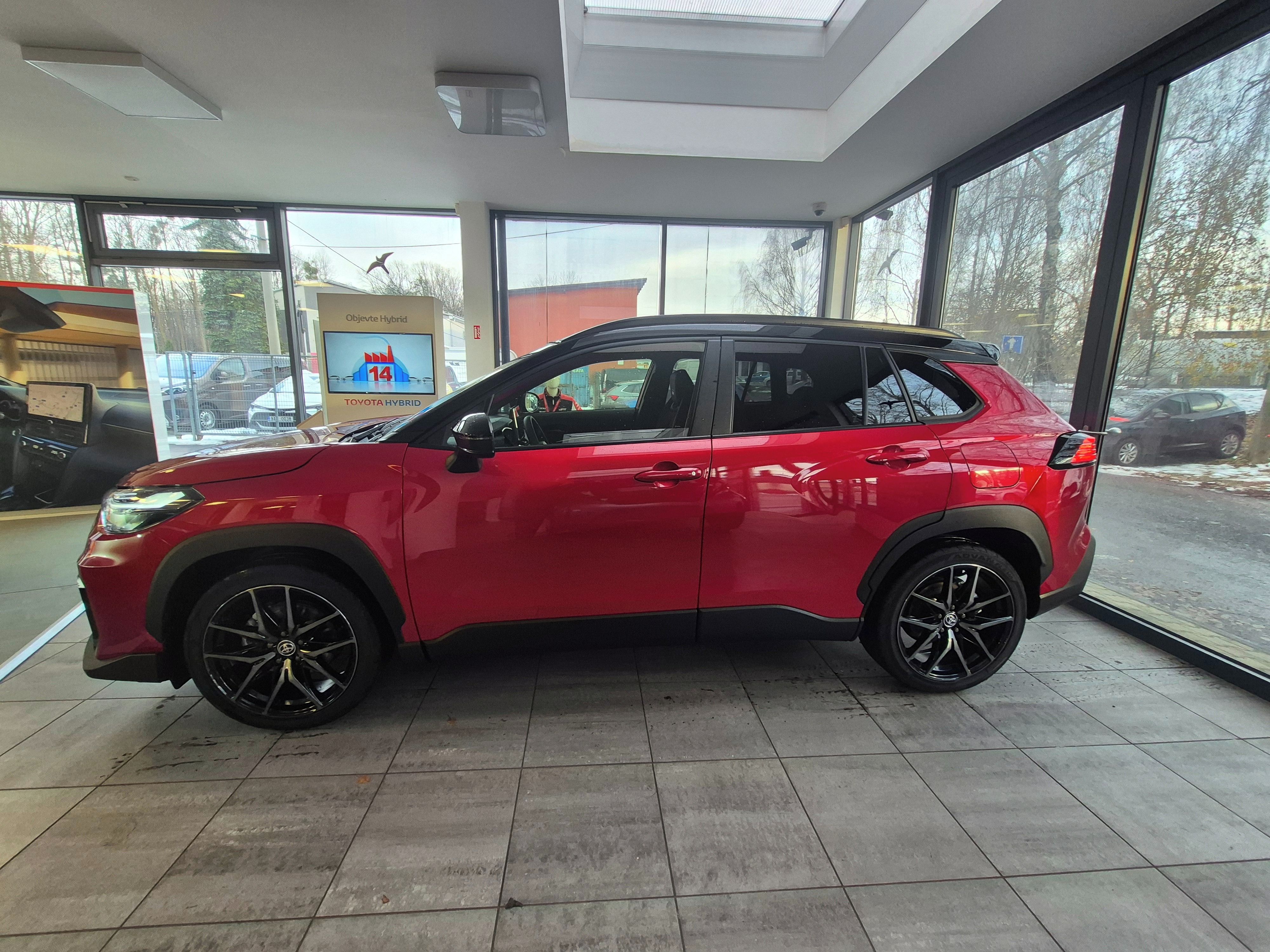 Toyota Corolla Cross, GR Sport 4x4 2.0 Hybrid (178 k - fotka 4