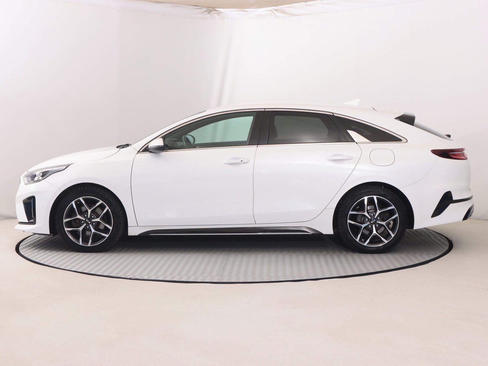 Kia ProCeed, 1.5 T-GDI, Automat, Serv.kniha - fotka 3