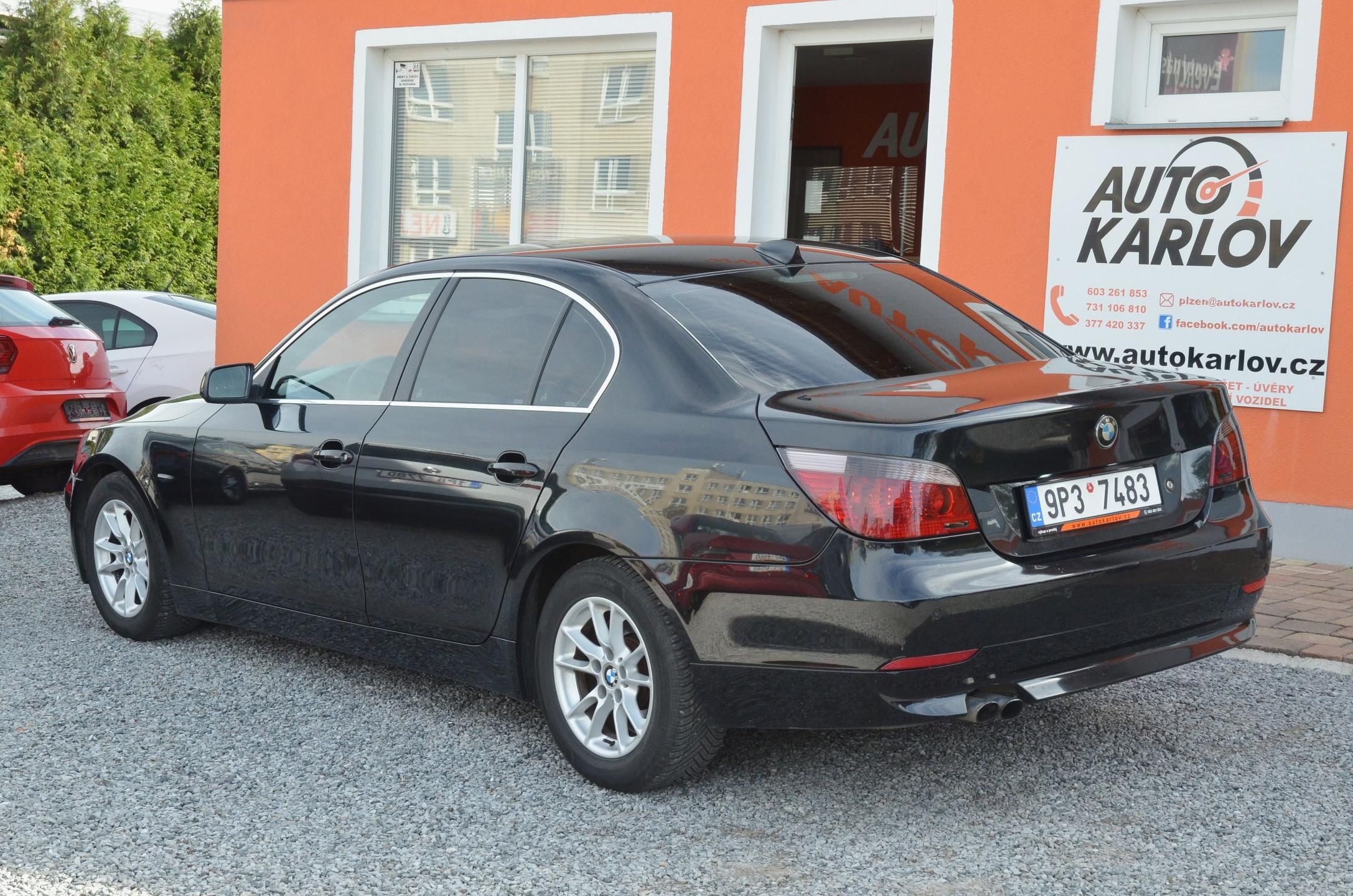BMW Řada 5, 520i 125kW / XENON / STK 04/28 - fotka 4