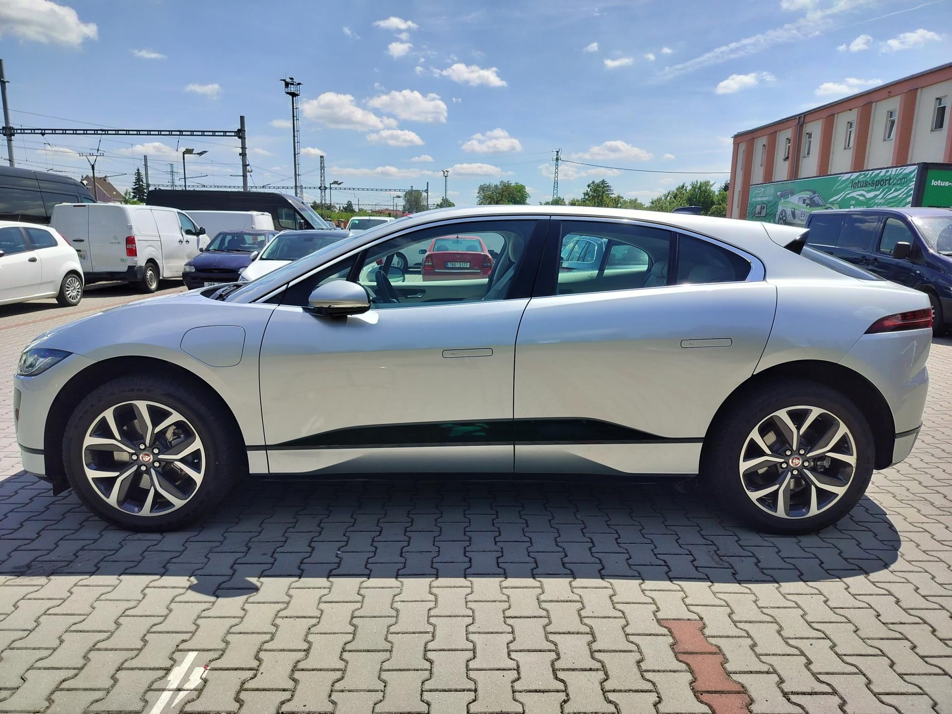 Jaguar I-Pace, EV400 AWD HSE, navi, kůže - fotka 4