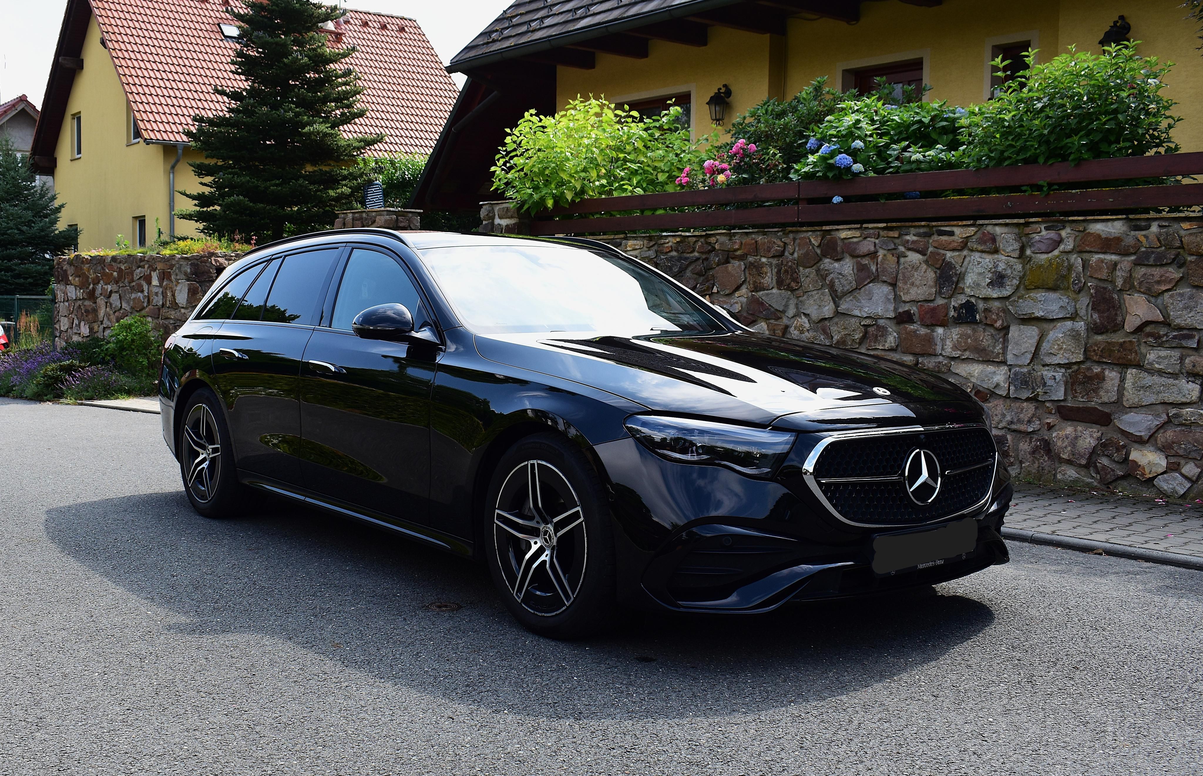 Mercedes-Benz Třídy E, E220d, AMG, BURMESTER - fotka 2