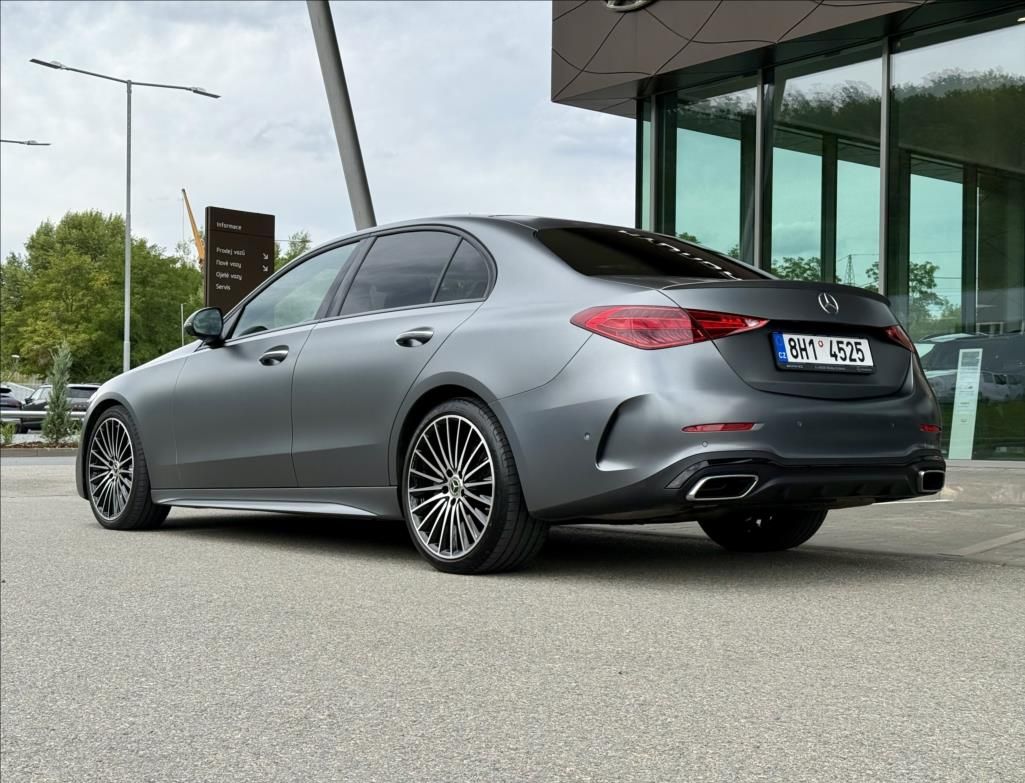 Mercedes-Benz Třídy C, C 300 4MATIC  AMG Paket - fotka 2