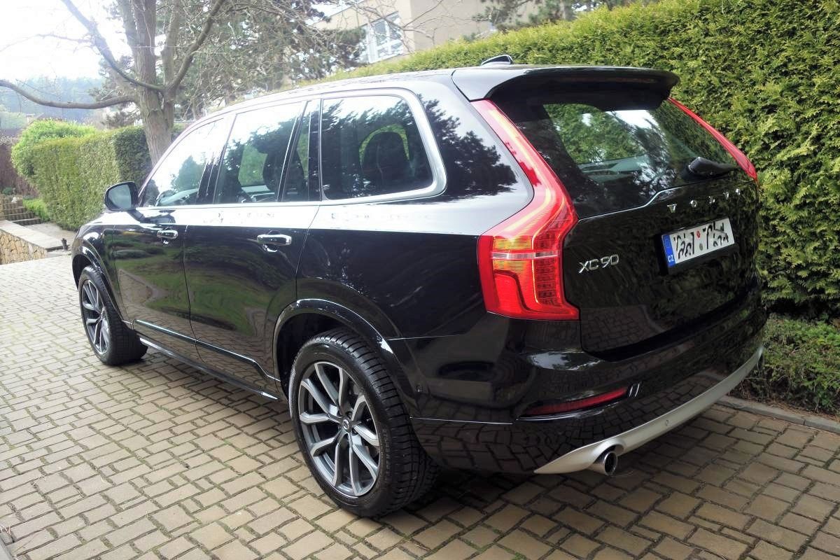 Volvo XC90, Momentum 2.0 D5 AWD 165 kW - fotka 4