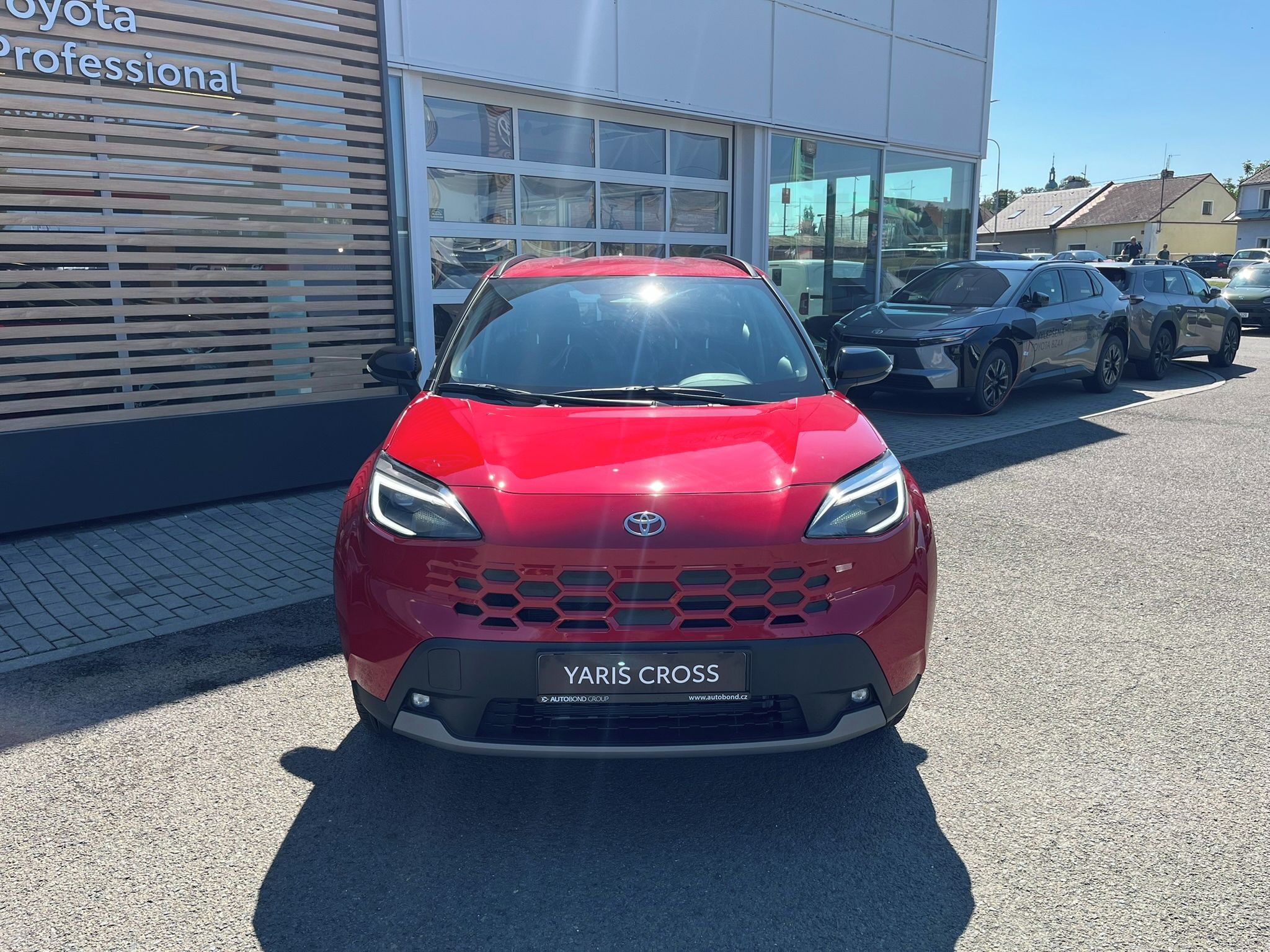 Toyota Yaris Cross, 1.5L HEV Comfort + ZIMNÍ KOLA - fotka 2