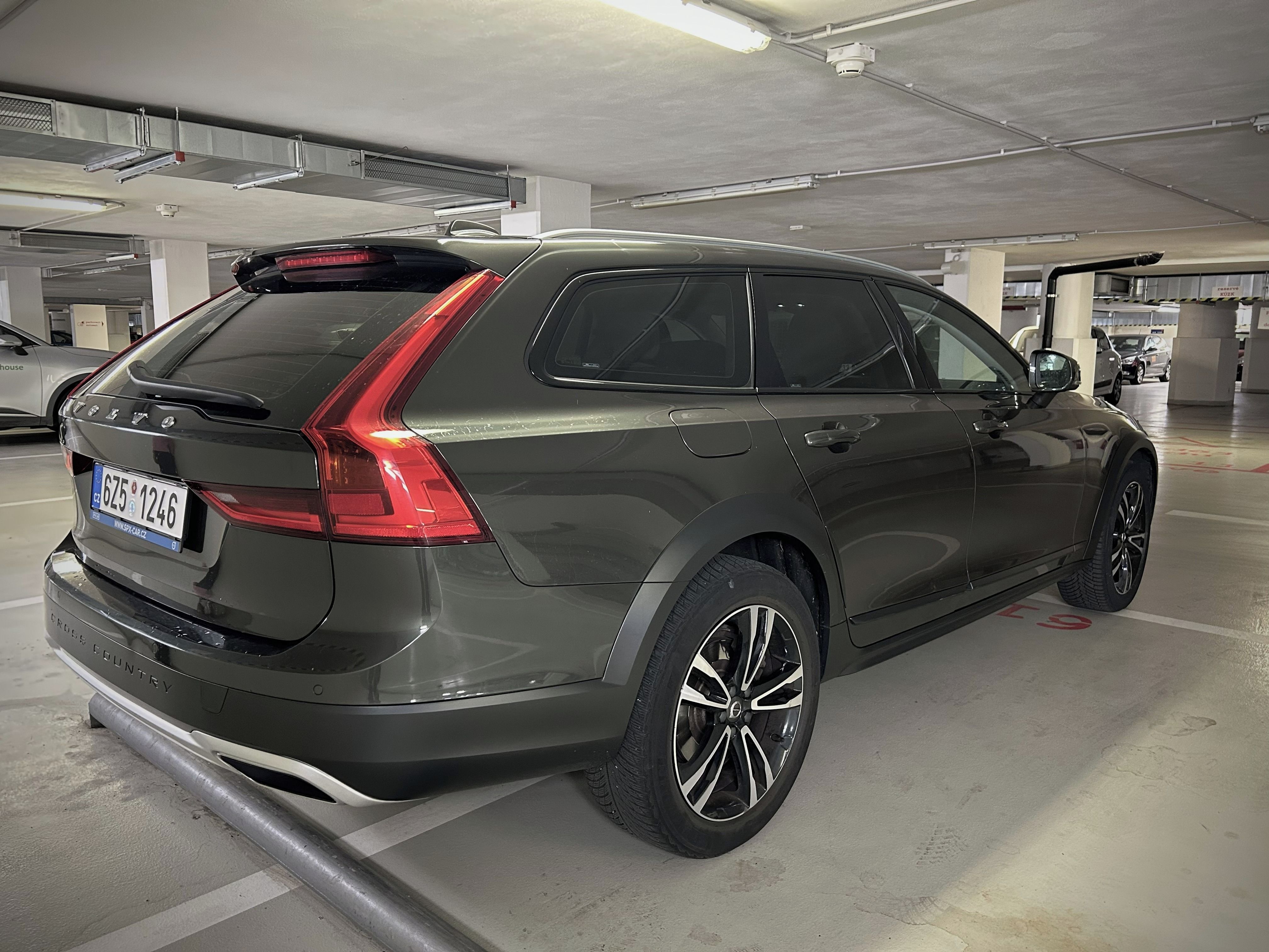 Volvo V90, Volvo V90 CrossCountry D5 AWD - fotka 4
