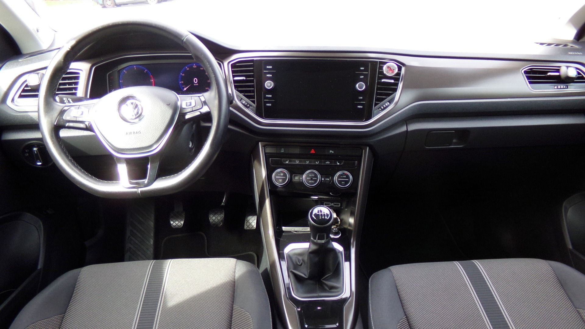 Volkswagen T-Roc, 2.0TDI 110KW serviska, 2. maj. - fotka 6