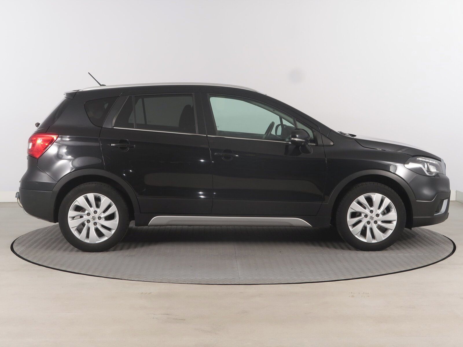 Suzuki SX4 S-Cross, 1.4 BoosterJet, 4X4 - fotka 6
