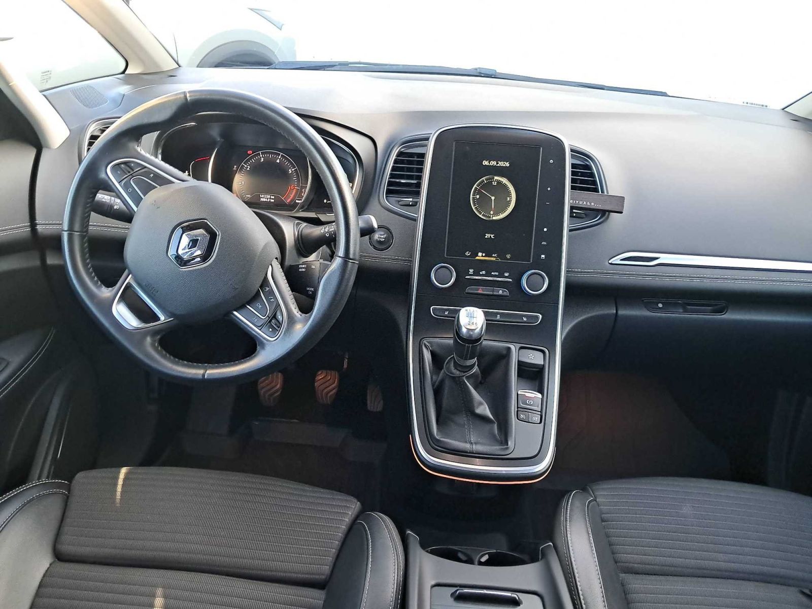 Renault Grand Scénic, 1.3 TCe, Kůže, Navi - fotka 3