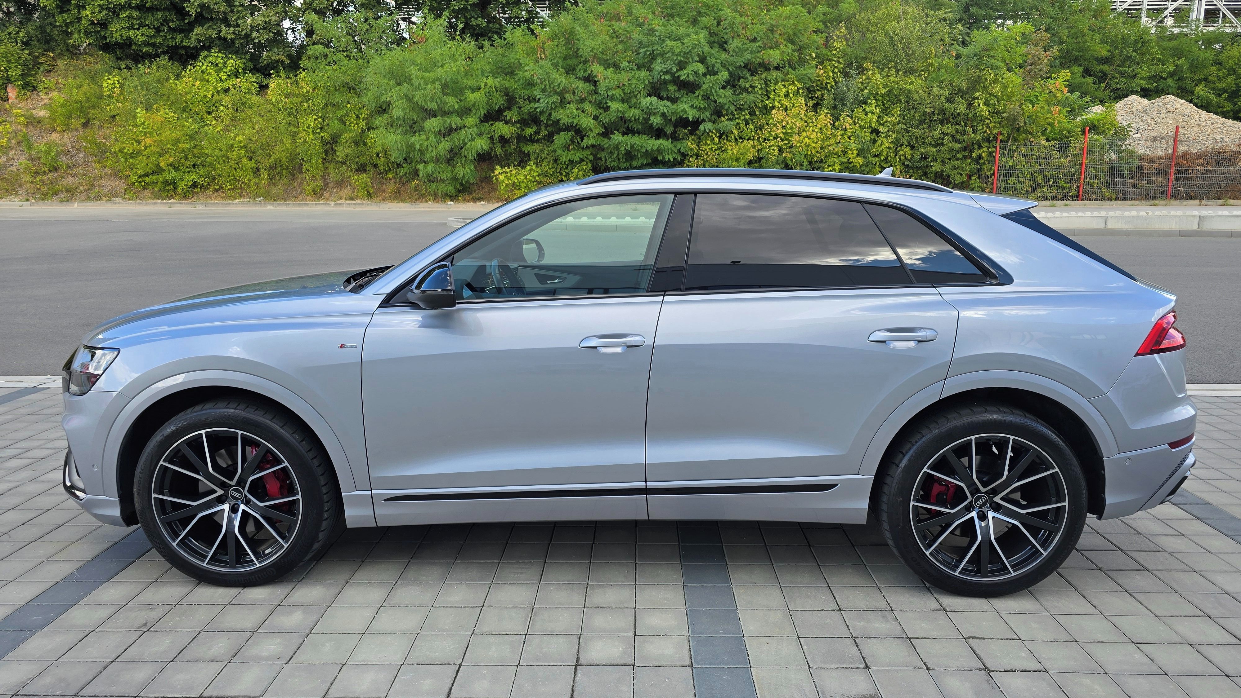 Audi Q8, 50TDI quatro, nafta 210Kw,-DPH - fotka 2