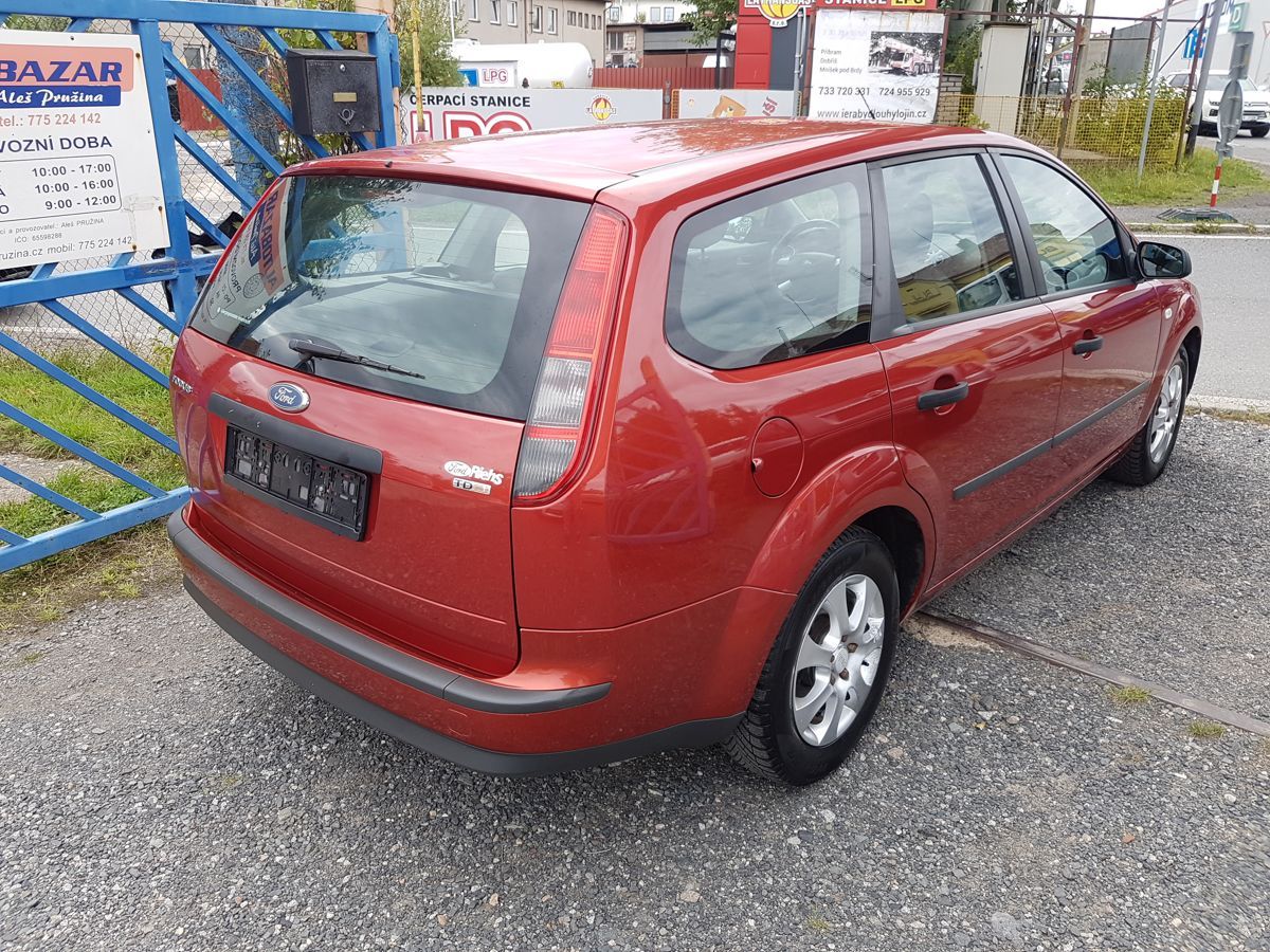 Ford Focus, 1.6TDCi 80KW VÝHŘEV SED. - fotka 6