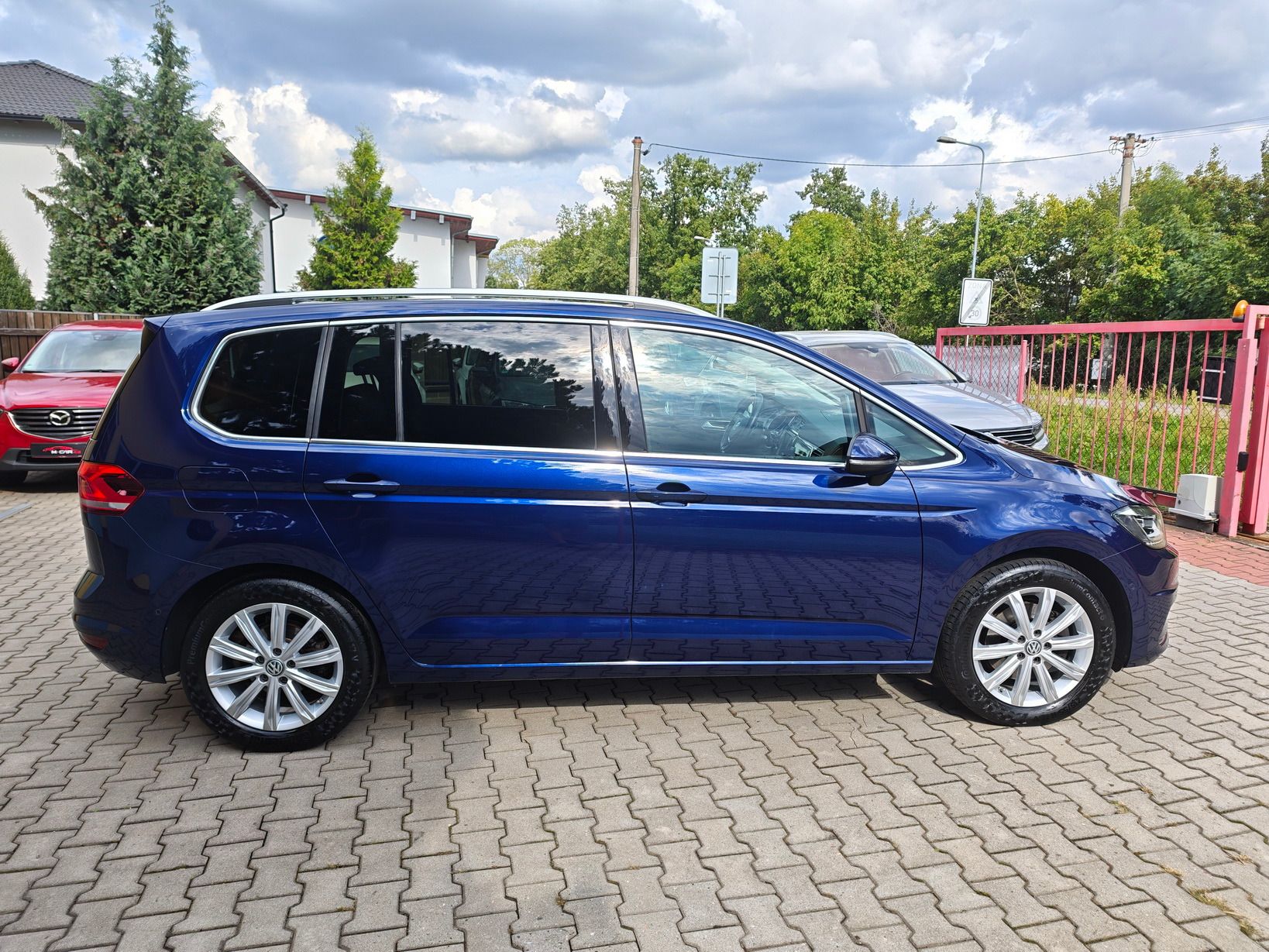 Volkswagen Touran, 1.4 TSI HIGHLINE, DSG, VÝHŘEV - fotka 6