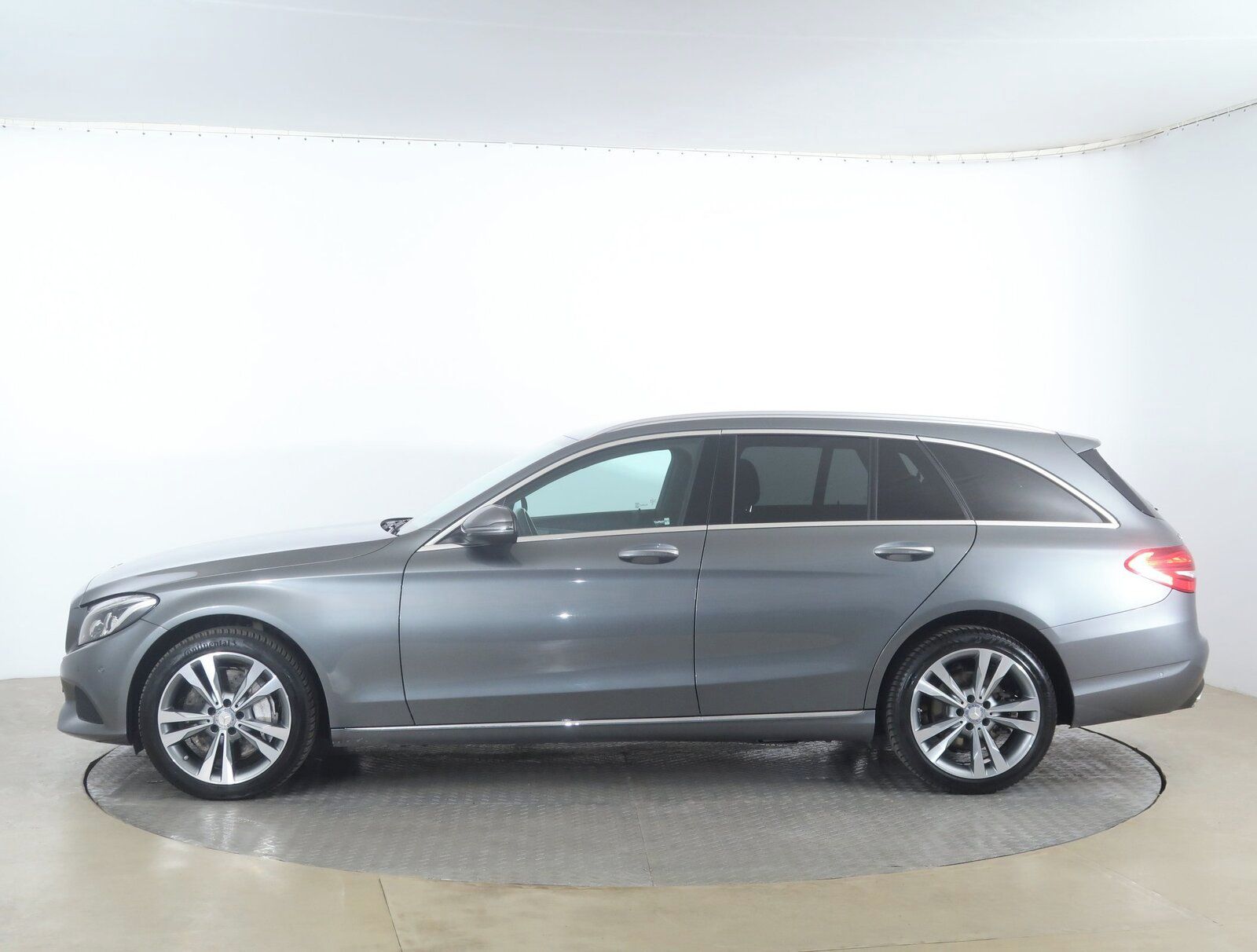 Mercedes-Benz Třídy C, 400 4MATIC, Avantgarde, 4X4 - fotka 3
