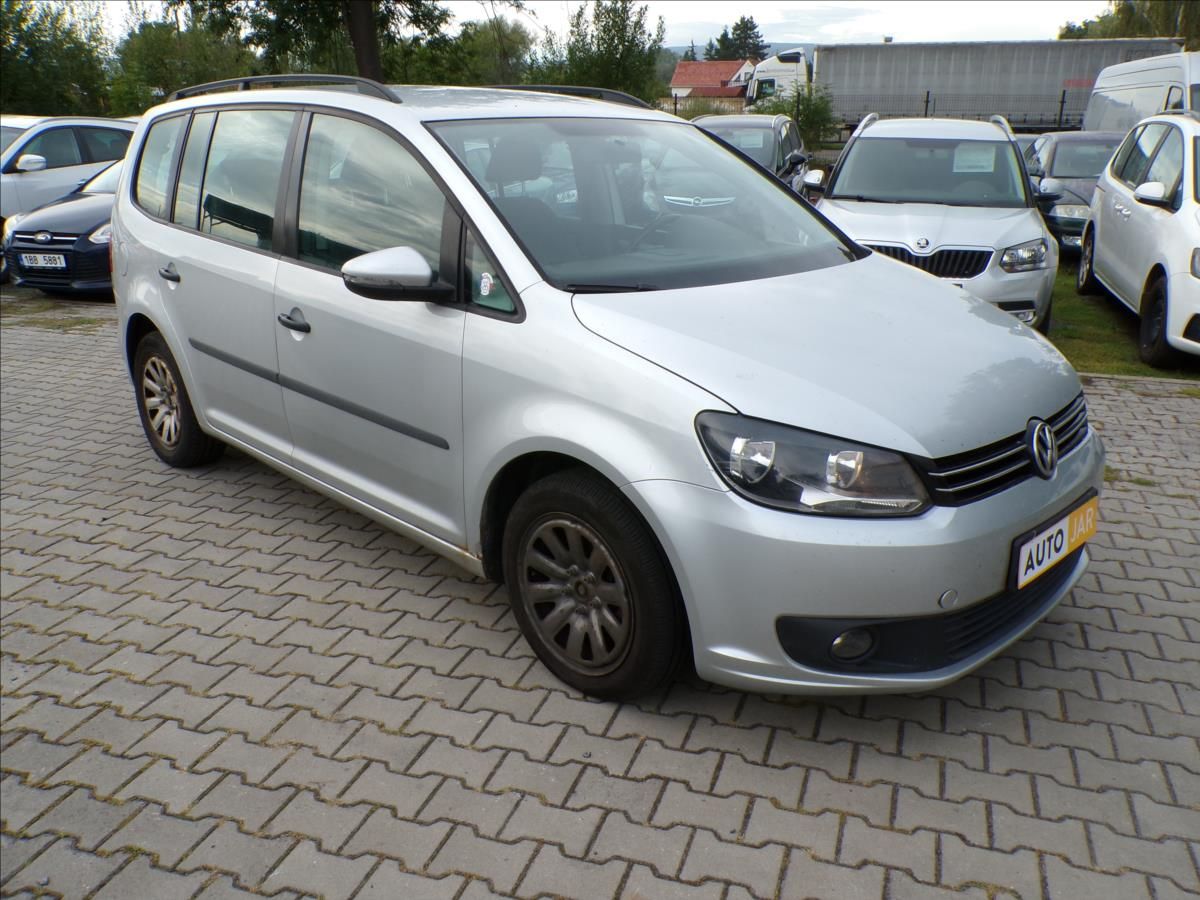 Volkswagen Touran, 1,6 TDI  7.MÍST,TAŽ.ZAŘ.