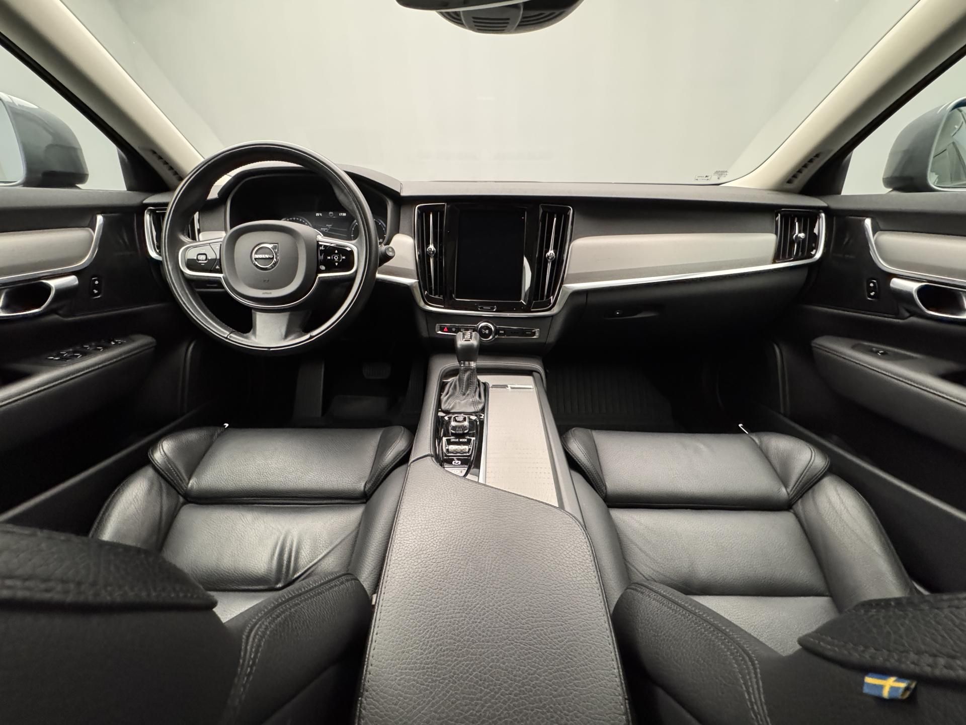 Volvo V90, CC D4 AWD MOMENTUM PRO - fotka 2