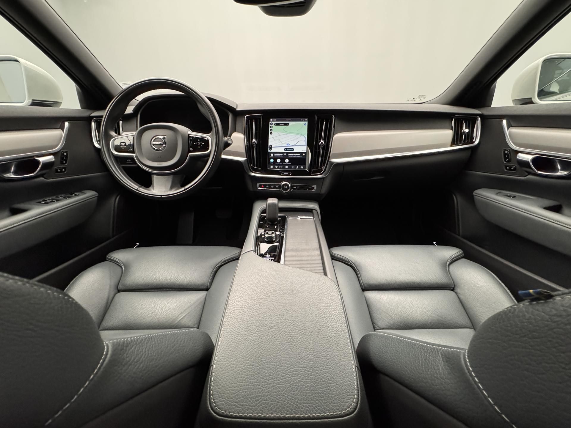 Volvo V90, B4 CORE AUT - fotka 2
