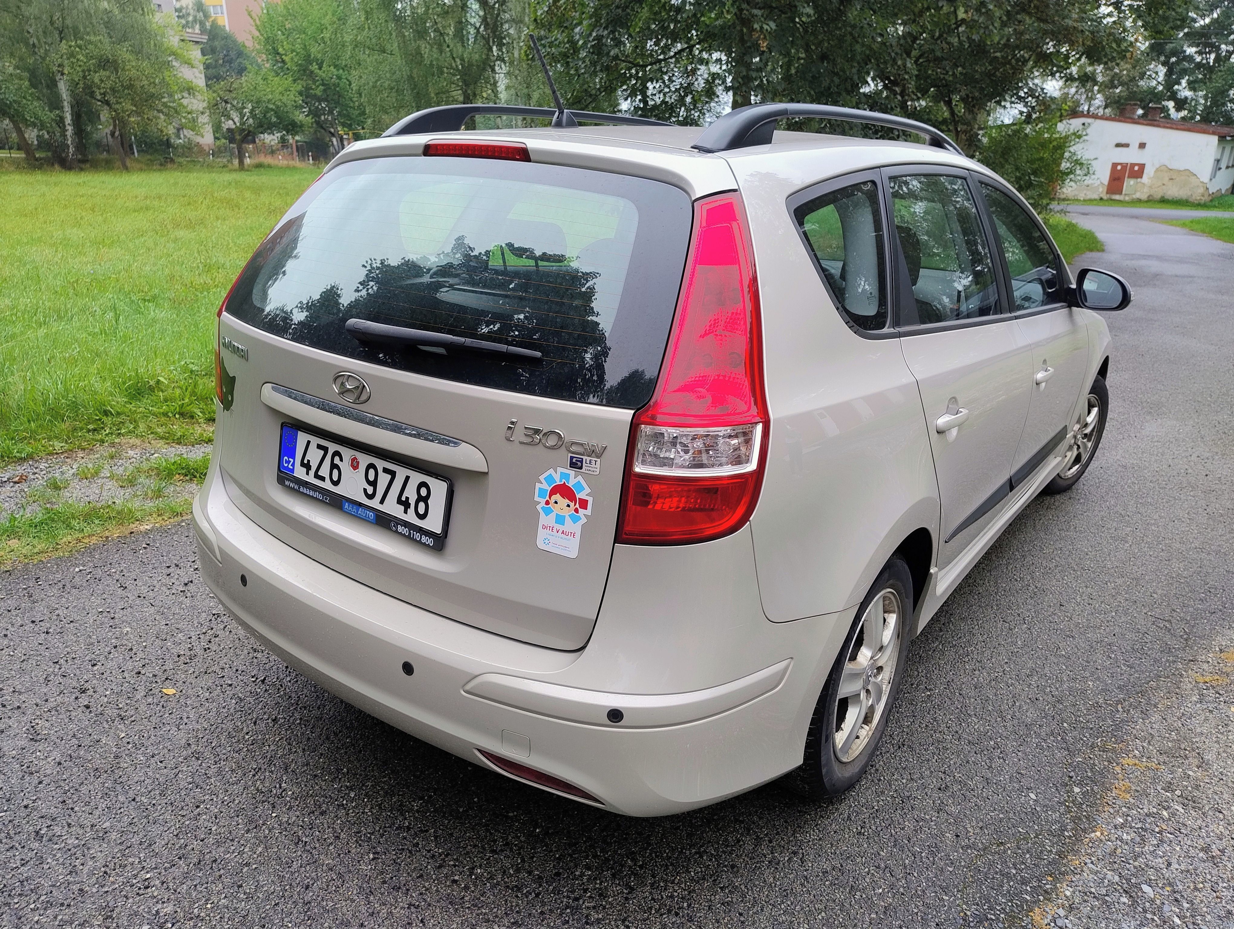 Hyundai i30, Krásný stav / Nájezd 67300 km - fotka 3