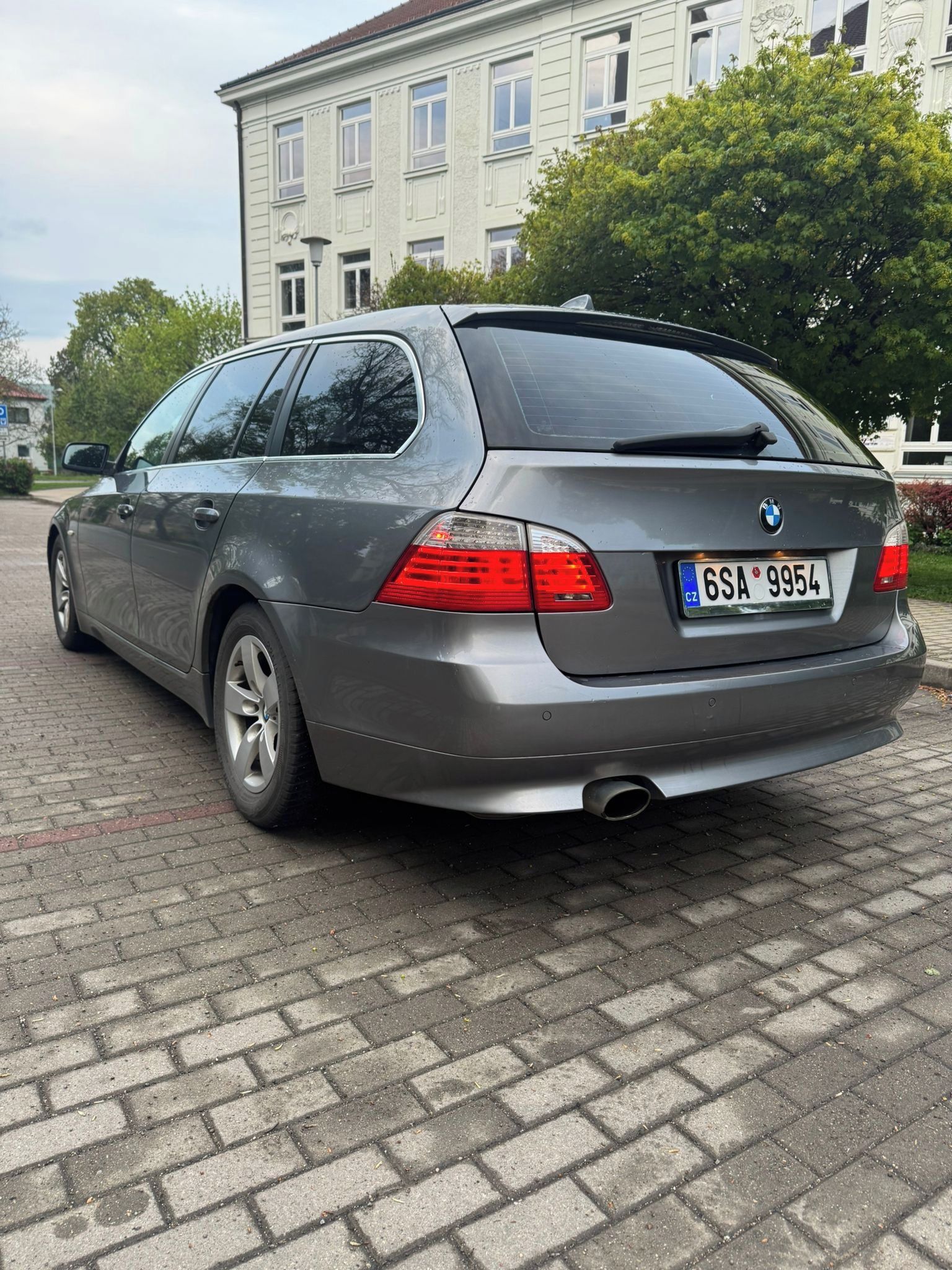 BMW Řada 5, 520d 120Kw. Celorocni Top Stav - fotka 4