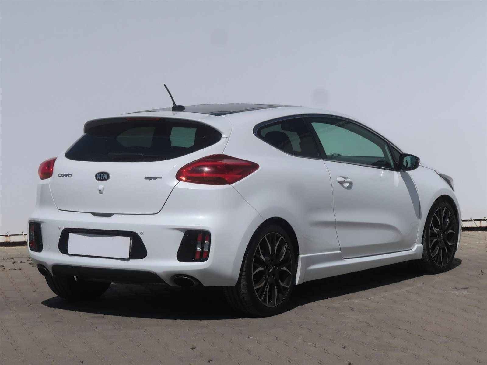 Kia Pro_cee´d, GT 1.6 T-GDI, Serv.kniha - fotka 5