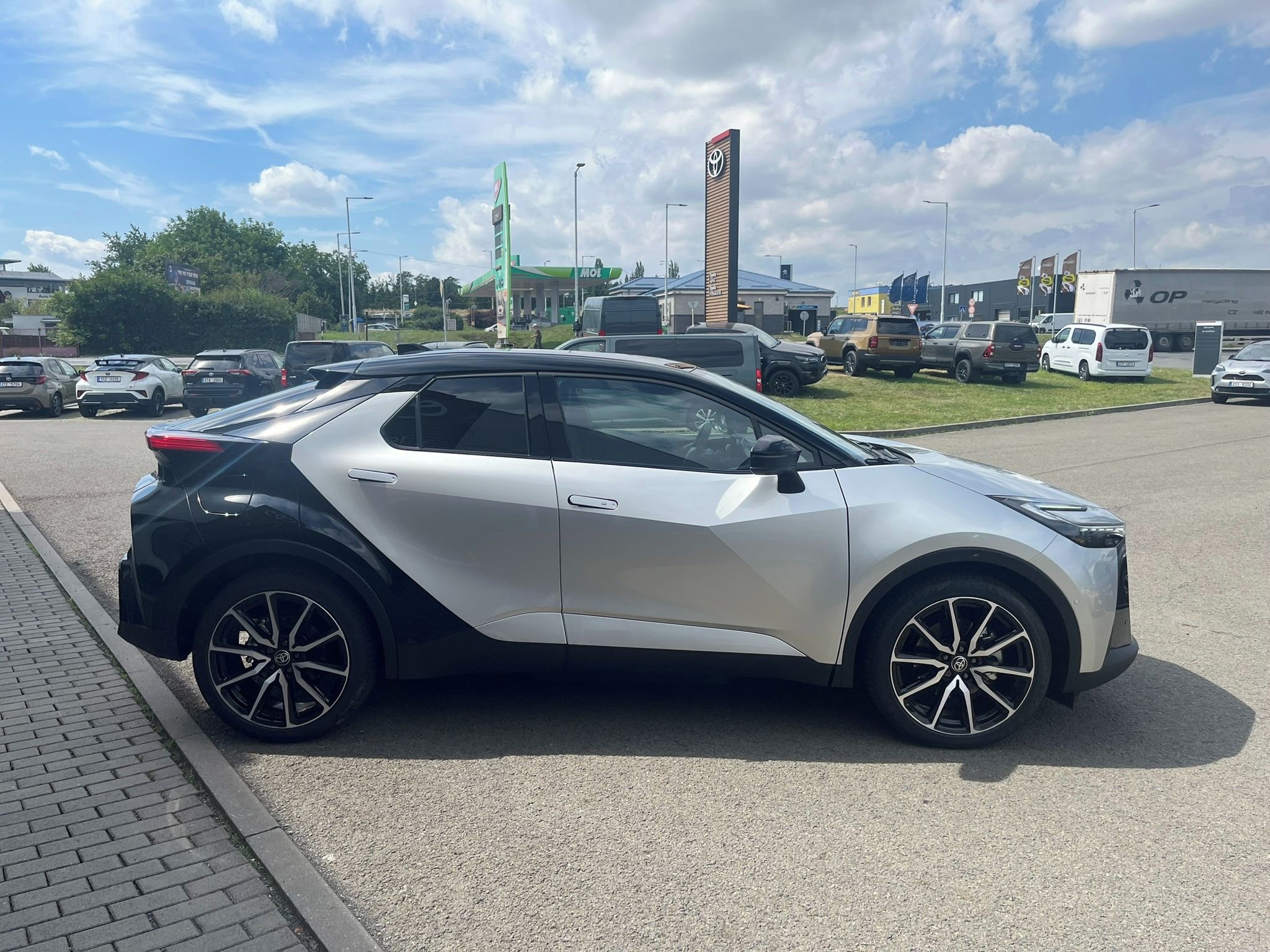 Toyota C-HR, 2.0L PHEV GR Sport - fotka 4