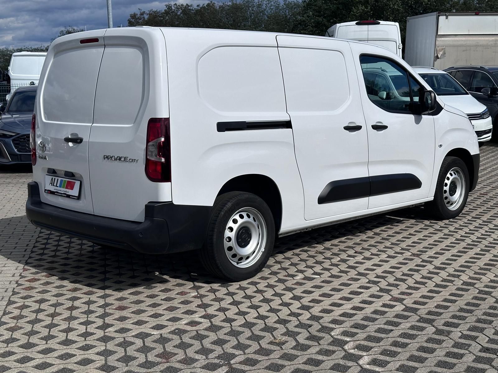 Toyota Proace City, 75 kW - fotka 2